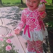 Zayna is registered to the contest to win money with this photo: