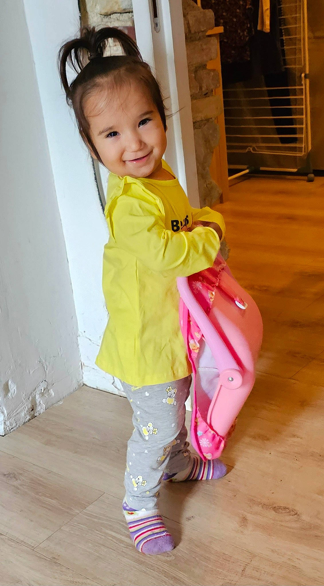 Pauline a rejoint le concours — aidez-le/la à gagner de superbes lots ! baby_toddler_clothing, child, door, face, fashion_design, floor, flooring, fun, happy, hardwood, joy, magenta, pattern, peach, person, pink, play, room, sleeve, smile