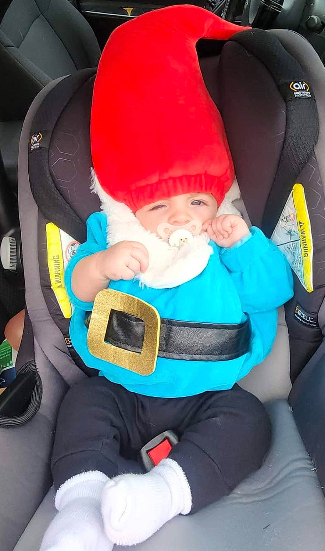 Kasen is registered to the contest to win money with this photo: auto_part, baby, baby_products, baby_toddler_clothing, car_seat, car_seat_cover, carmine, child, comfort, electric_blue, fun, head_restraint, headwear, lap, leisure, person, product, red, seat_belt, sitting