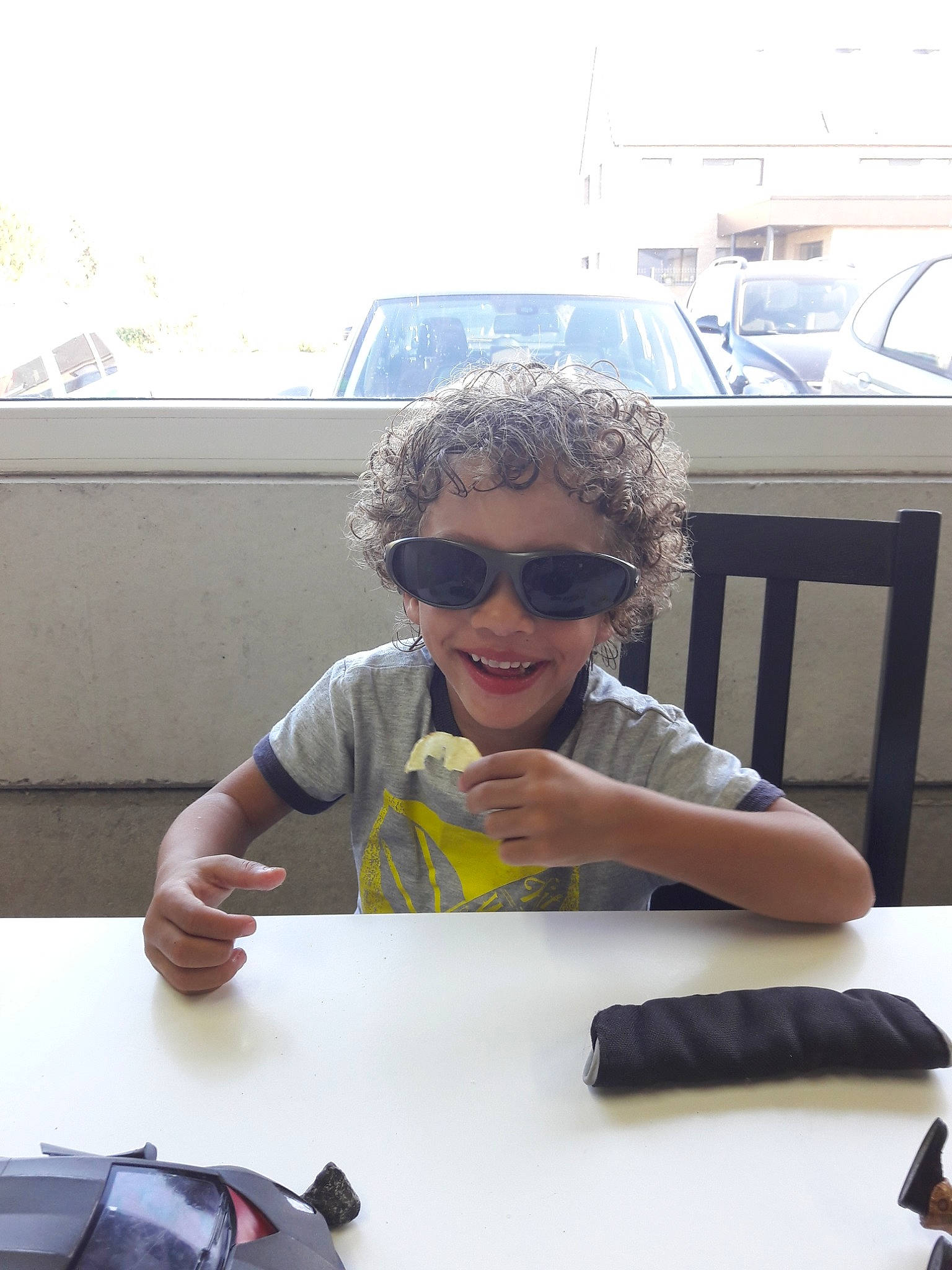 Sofiane participe au concours pour gagner de l'argent avec cette photo : cool, design, eyewear, fun, girl, glasses, joy, person, product, sunglasses, vision_care