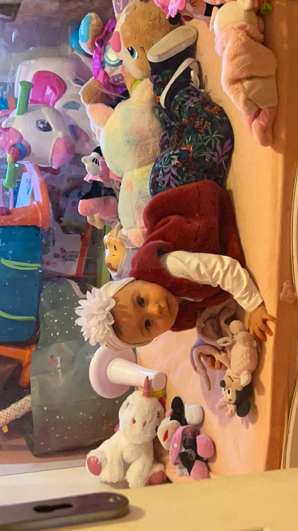 Nina participe au concours pour gagner de l'argent avec cette photo : art, baby_toys, collection, creative_arts, event, person, pink, plush, room, snapshot, souvenir, stuffed_toy, teddy_bear, textile, toy, visual_arts, white