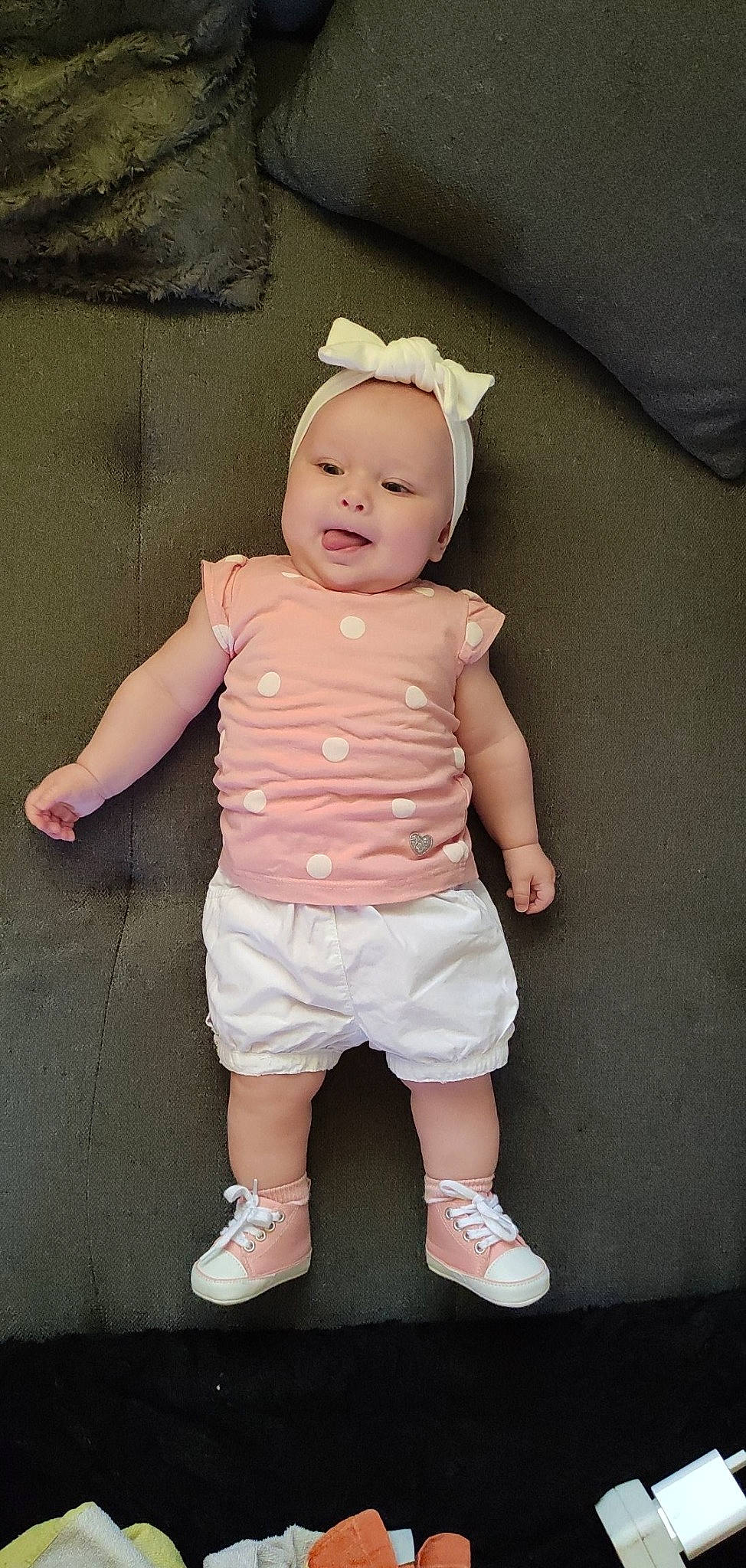 Lya a rejoint le concours — aidez-le/la à gagner de superbes lots ! arm, baby, baby_toddler_clothing, cheek, eye, eyelash, face, footwear, head, human_body, iris, lip, nose, person, pink, shorts, skin, sleeve, smile, toddler