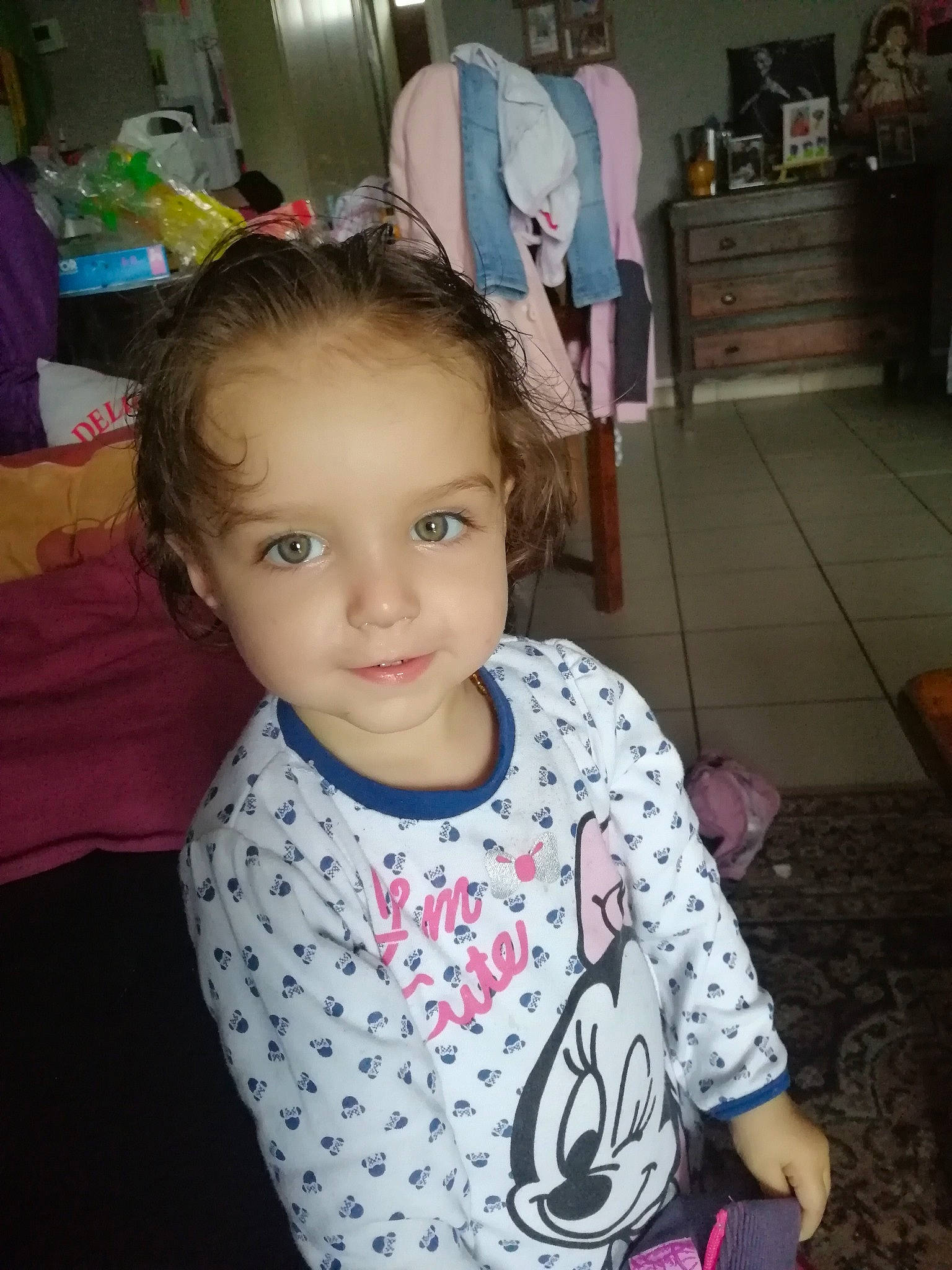 Zoë participe au concours pour gagner de l'argent avec cette photo : cheek, child, daughter, ear, eye, face, forehead, hair, head, iris, person, pink, skin, smile, toddler