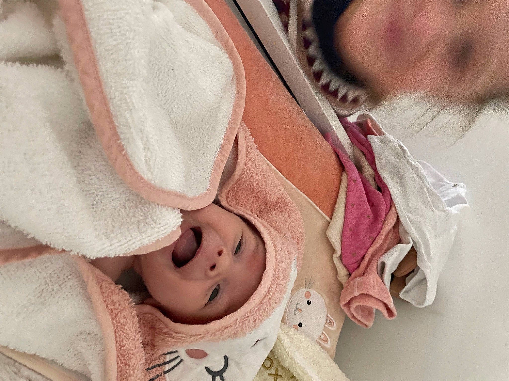 Lizéa participe au concours pour gagner de l'argent avec cette photo : baby, baby_products, carmine, cheek, child, close_up, comfort, ear, eyelash, fashion_accessory, headwear, linens, lip, mouth, nail, nose, pattern, peach, person, pink