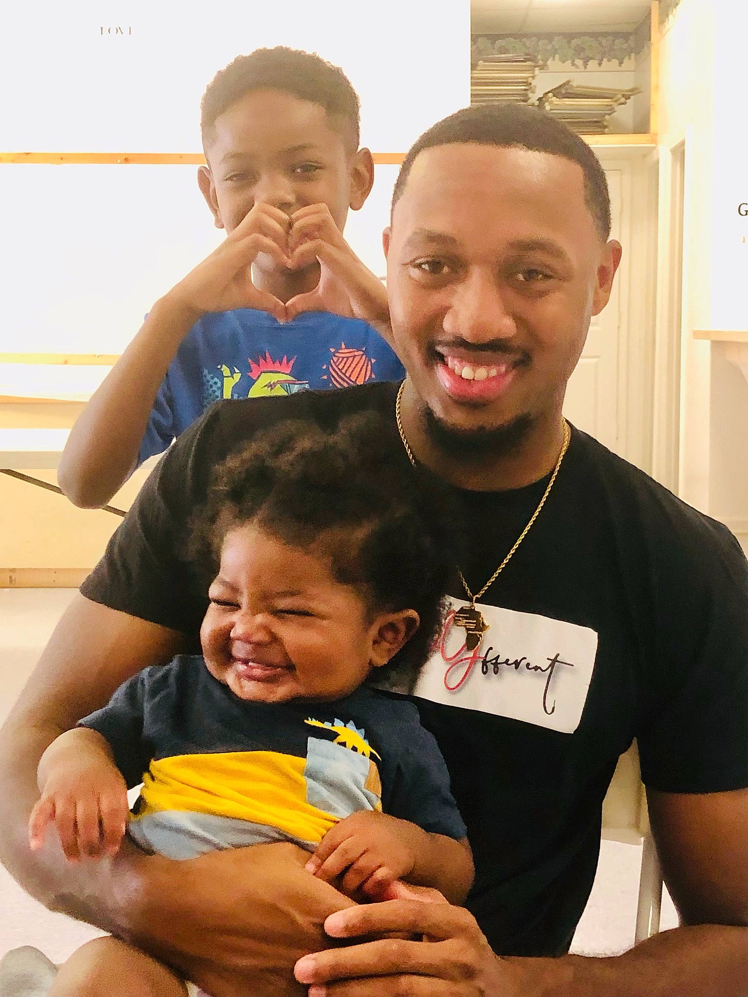 Creed is registered to the contest to win money with this photo: arm, community, face, facial_expression, finger, gesture, hand, happy, head, interaction, joy, mammal, muscle, organ, person, product, shoulder, skin, smile, social_group