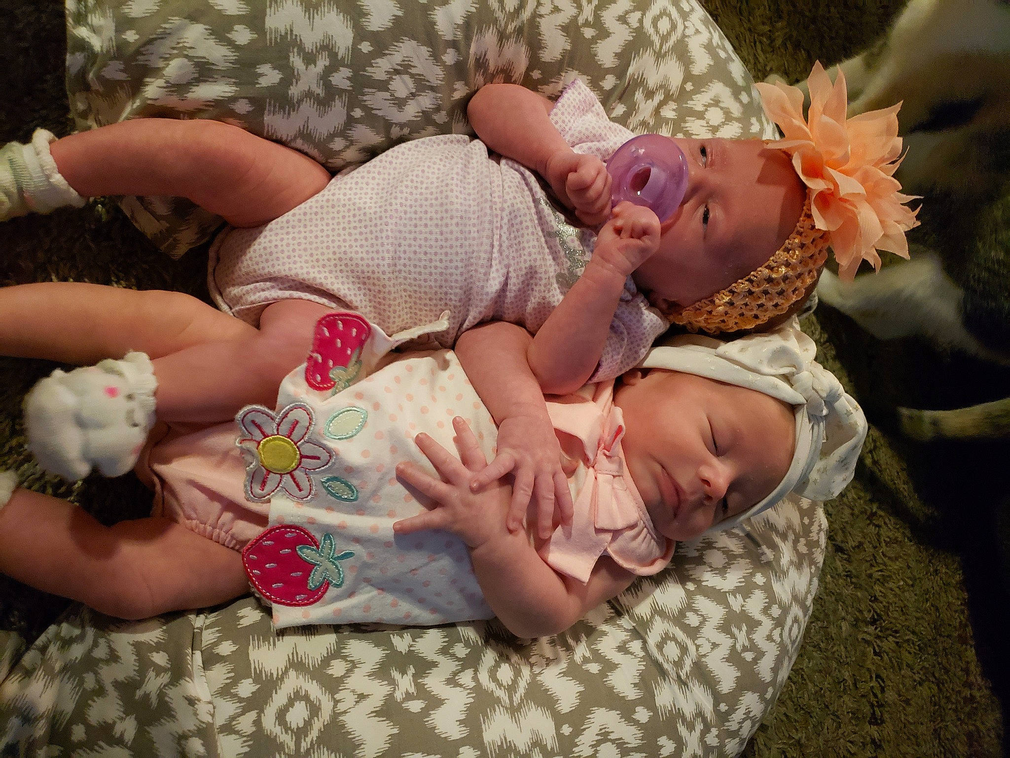 Emberly is registered to the contest to win money with this photo: baby, baby_toddler_clothing, barefoot, cheek, child, comfort, event, face, finger, fun, grass, happy, hat, head, headwear, human_body, nail, person, pink, skin