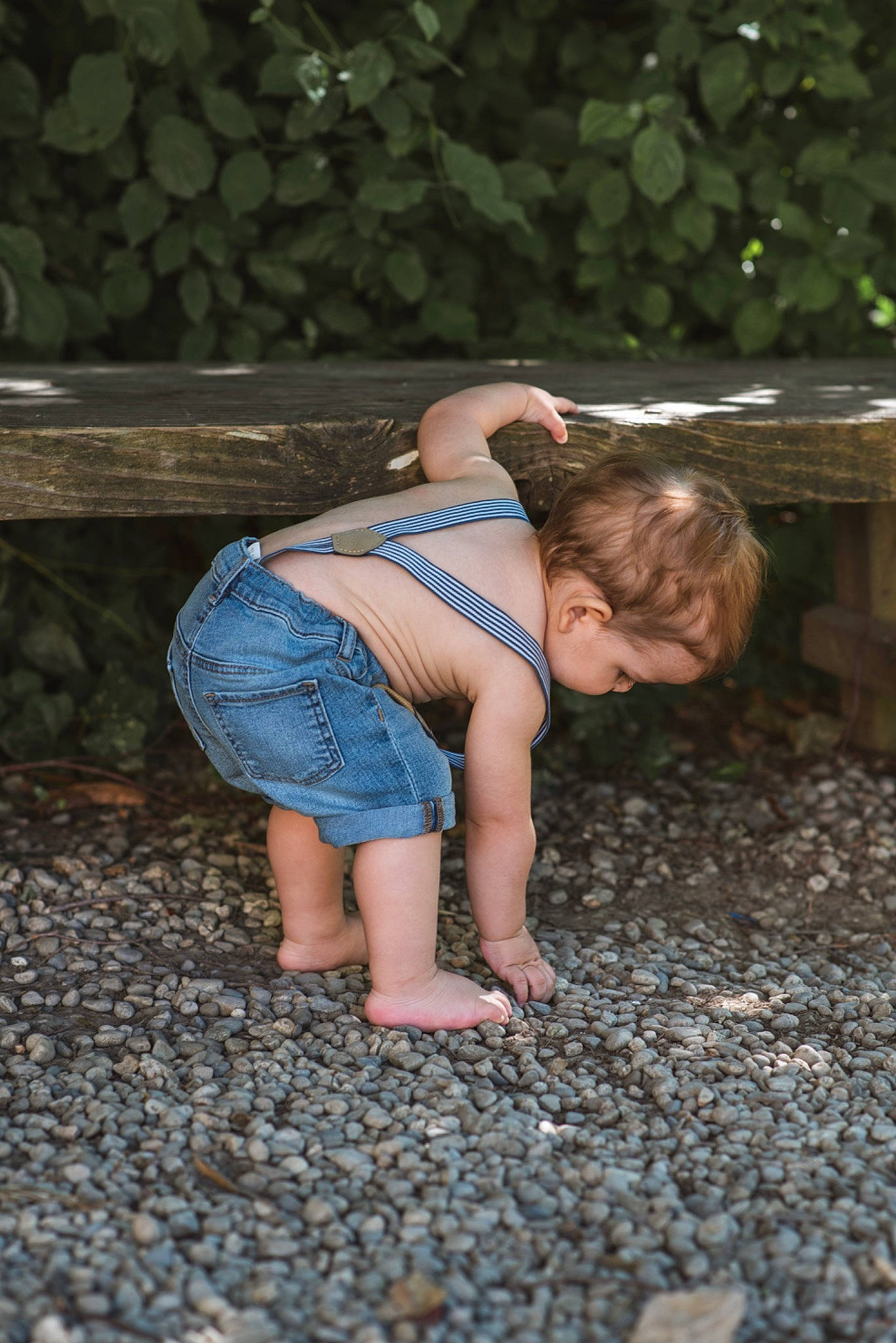 Ayden participe au concours pour gagner de l'argent avec cette photo : botany, child, crawling, fawn, flash_photography, flooring, foot, fun, grass, head, leaf, leg, leisure, mammal, people_in_nature, person, road_surface, thigh, toddler, vertebrate