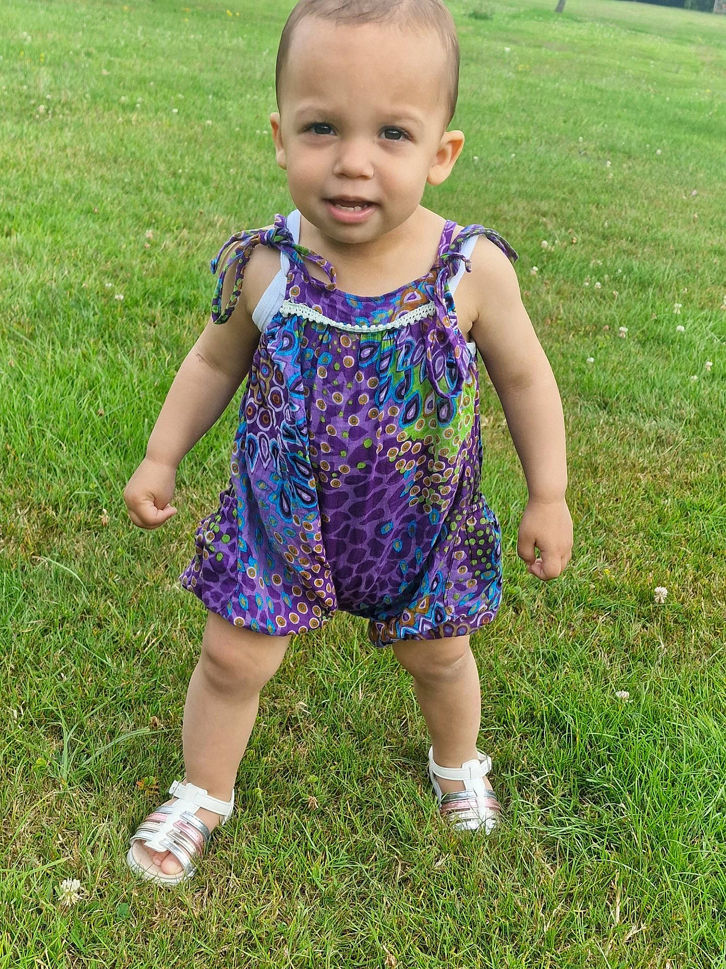 Inès a rejoint le concours — aidez-le/la à gagner de superbes lots ! baby, baby_toddler_clothing, child, electric_blue, eye, face, fun, grass, grassland, groundcover, hair, happy, head, meadow, pattern, people_in_nature, person, plant, recreation, sleeve