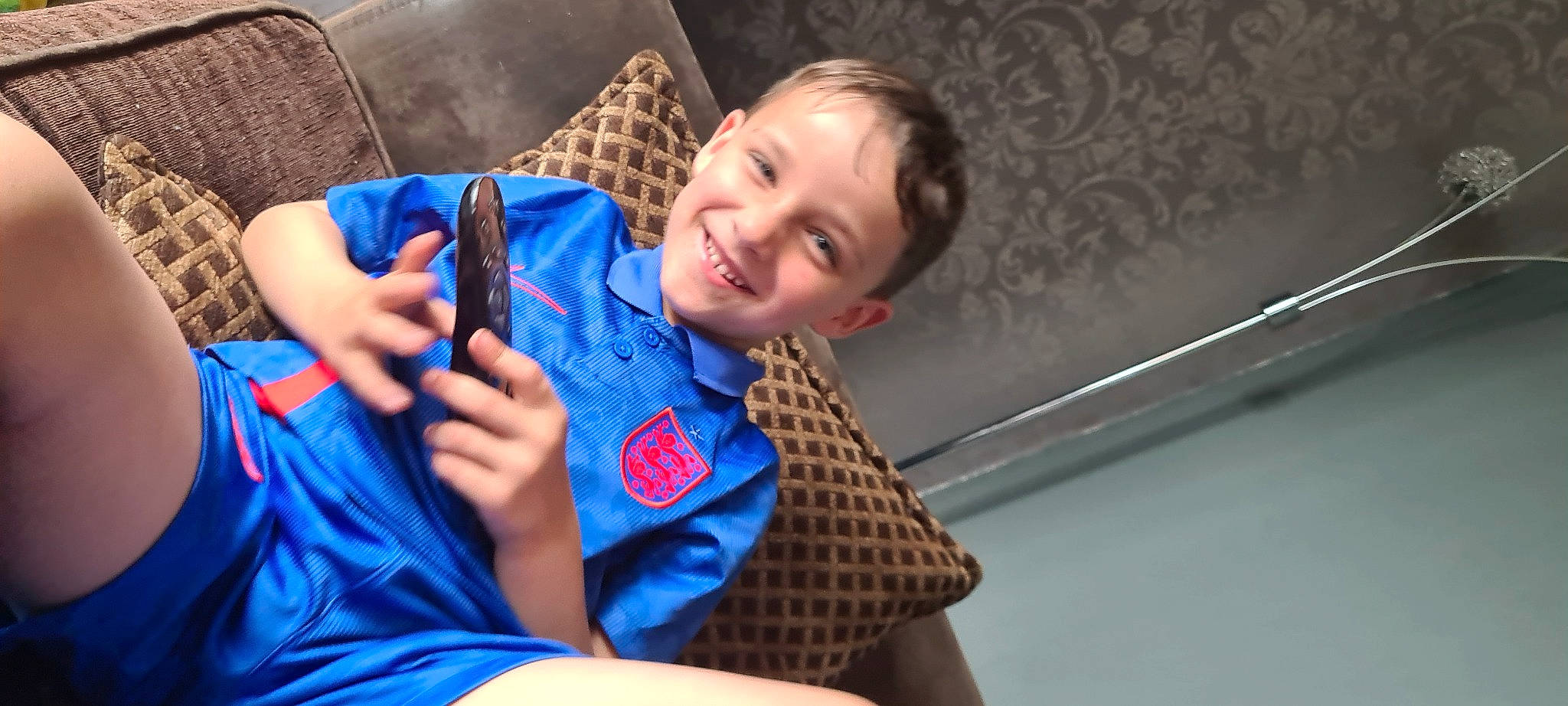 Mark is registered to the contest to win money with this photo: chair, chin, comfort, elbow, eye, finger, gesture, hair, hand, happy, head, human_body, joint, joy, leg, leisure, mouth, nose, person, shoulder