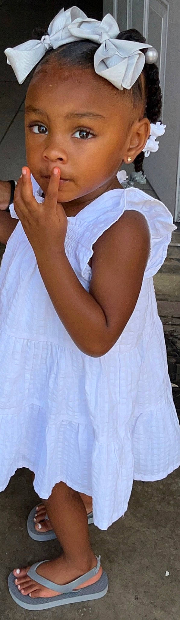 Reminisce is registered to the contest to win money with this photo: arm, chest, child, elbow, eyewear, fashion_accessory, finger, gesture, hand, happy, human_leg, jewellery, joint, long_hair, neck, person, shoulder, sleeve, toddler, waist