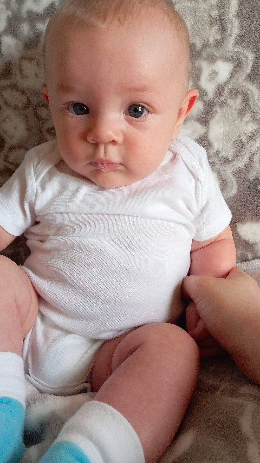 Kyler is registered to the contest to win money with this photo: baby, baby_toddler_clothing, cheek, child, comfort, finger, human_body, human_leg, iris, knee, leg, lip, neck, person, pink, skin, sleeve, stomach, thigh, toddler