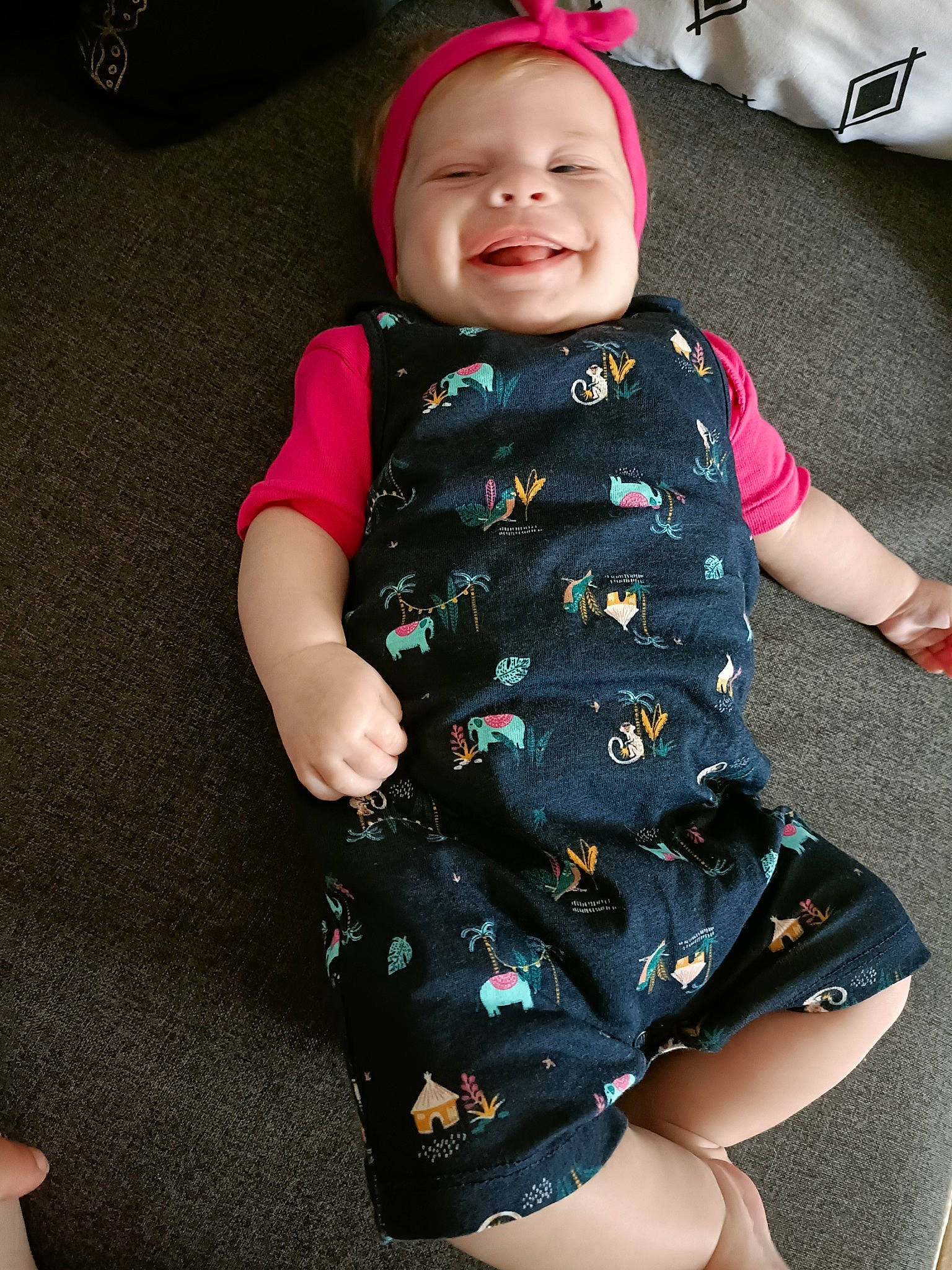 Éléanore participe au concours pour gagner de l'argent avec cette photo : baby, baby_toddler_clothing, beauty, black, cheek, child, cool, facial_expression, gesture, happy, headwear, human_leg, joy, magenta, pattern, person, pink, sitting, skin, sleeve