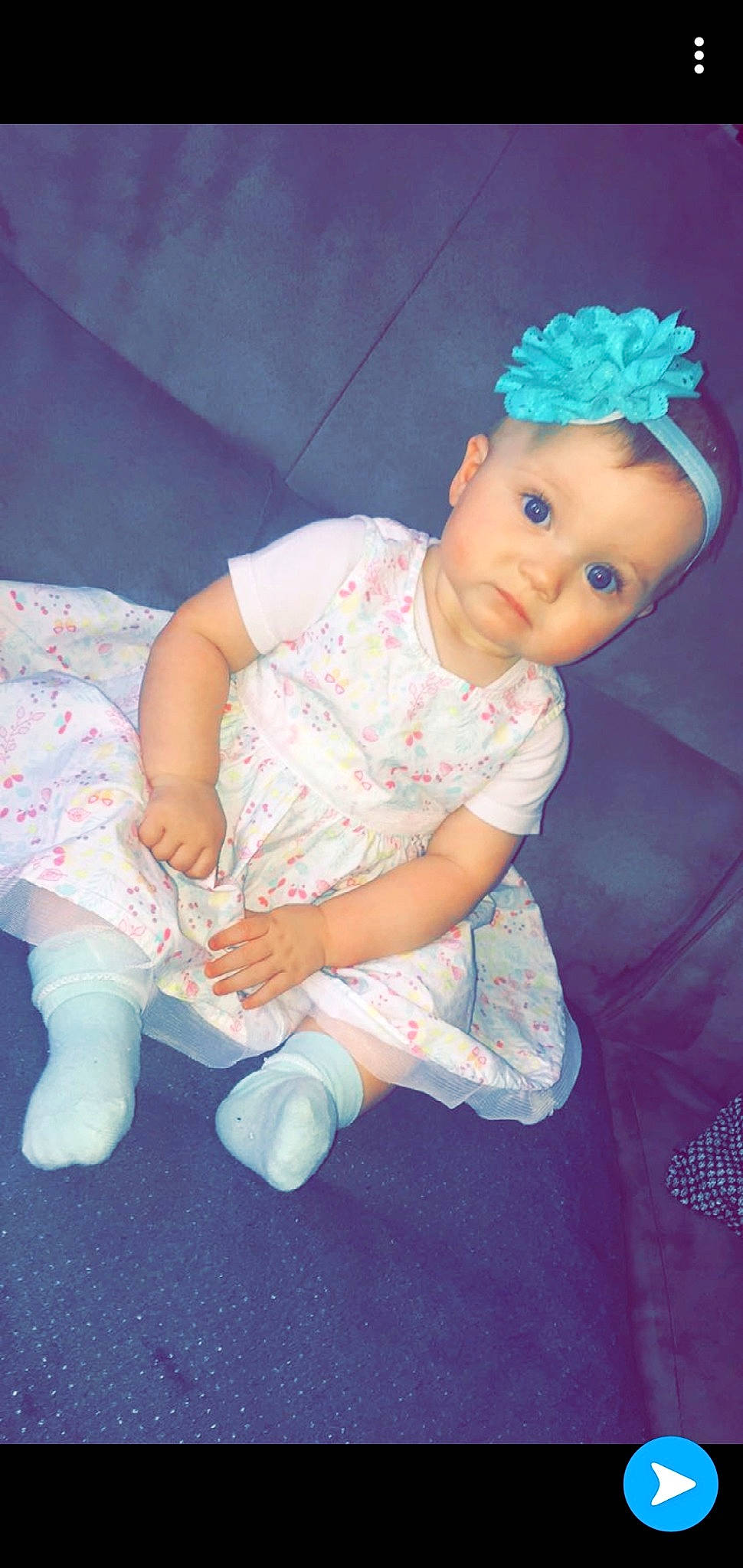 Zayna a rejoint le concours — aidez-le/la à gagner de superbes lots ! baby, baby_products, baby_toddler_clothing, child, costume_accessory, costume_hat, foot, hair_accessory, headband, headgear, headpiece, party_hat, party_supply, person, pink, shoe, sock, toddler, toy