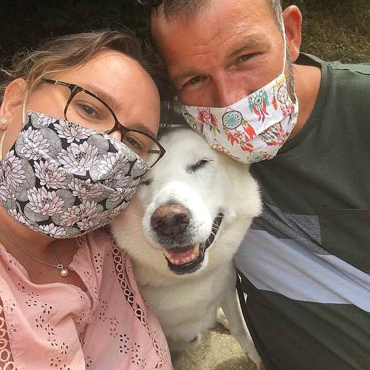 Ganesh participe au concours pour gagner de l'argent avec cette photo : borzoi, carnivore, companion_dog, dog, dog_breed, ear, eyewear, fashion_accessory, fun, fur, glasses, happy, hat, head, jaw, selfie, silken_windhound, smile, sporting_group, vision_care