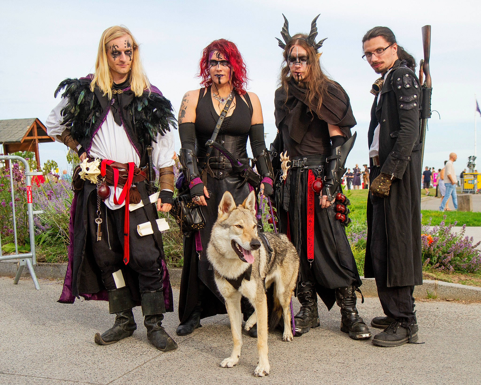 Cinder a rejoint le concours — aidez-le/la à gagner de superbes lots ! boot, canidae, carnivore, companion_dog, cosplay, costume, dog, dog_breed, event, fictional_character, fun, fur, goth_subculture, hat, leash, plant, recreation, sky, sporting_group, tradition