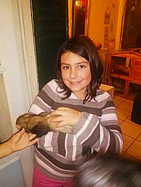 Alicia participe au concours pour gagner de l'argent avec cette photo : boa, boa_constrictor, burmese_python, finger, joy, long_hair, person, python, thumb