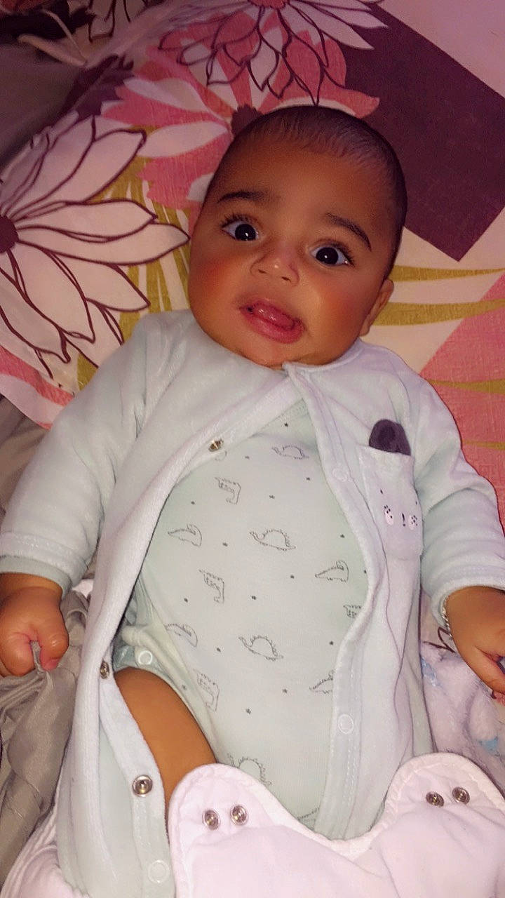 Farès a rejoint le concours — aidez-le/la à gagner de superbes lots ! baby, baby_toddler_clothing, cheek, child, collar, comfort, facial_expression, finger, happy, iris, nose, organ, person, pink, product, skin, sleeve, smile, textile, toddler