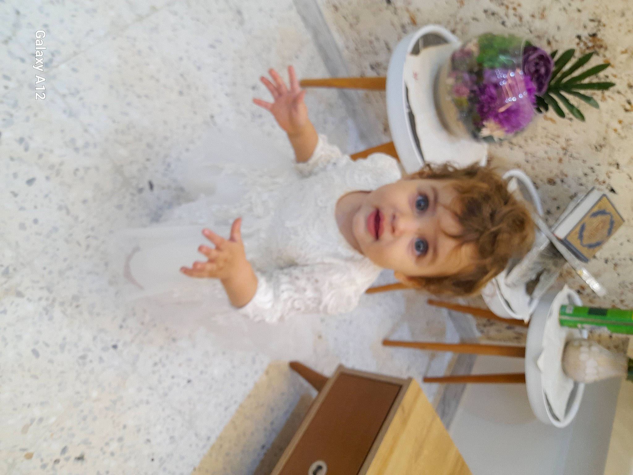 Yousra a rejoint le concours — aidez-le/la à gagner de superbes lots ! baby, bathing, child, flooring, flower, flowerpot, fun, hair, happy, person, plant, play, room, smile, surprise, toddler, toy, wood