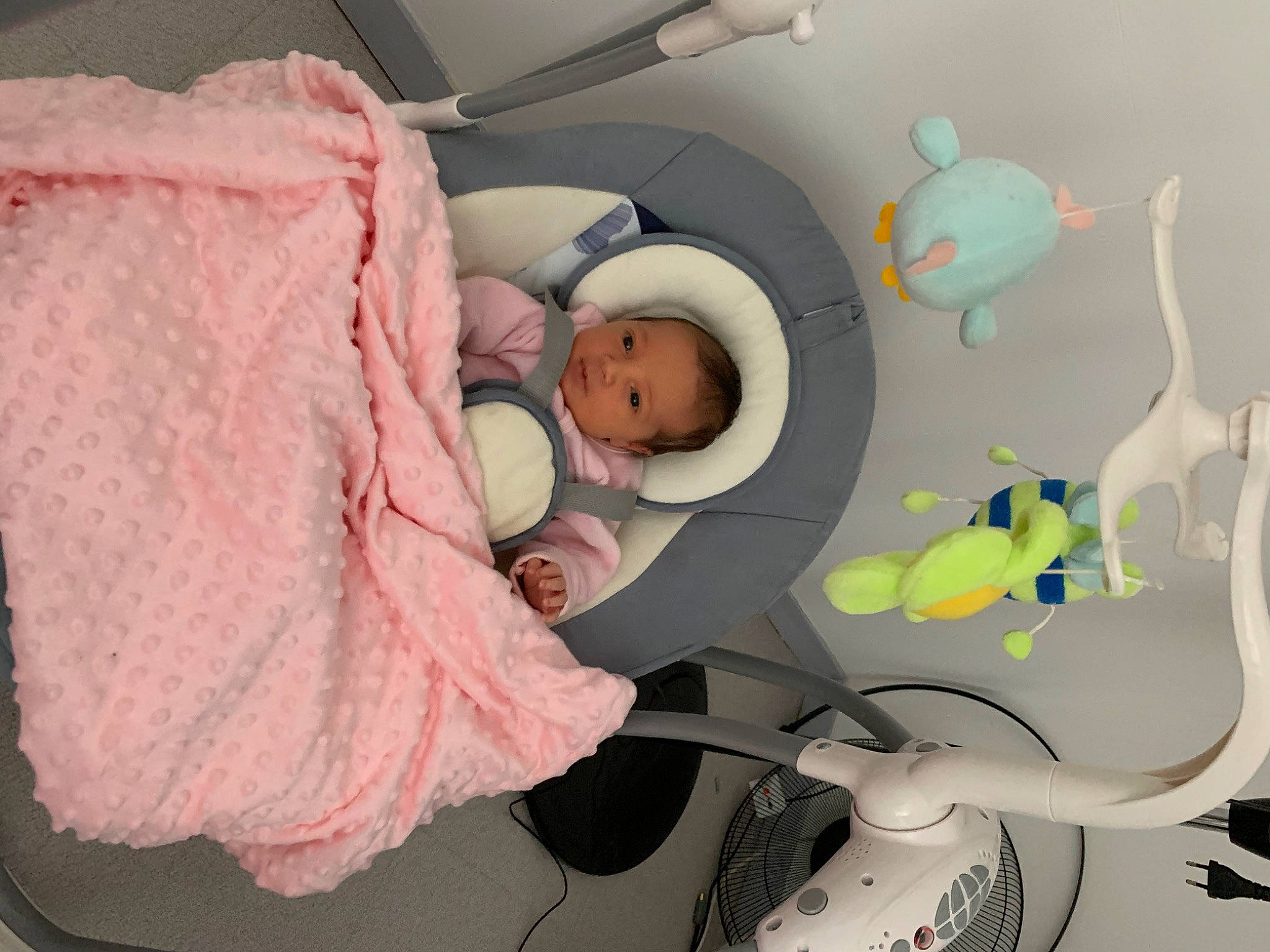 Lyah participe au concours pour gagner de l'argent avec cette photo : baby, baby_products, birth, child, comfort, hospital, infant_bed, person, product, room