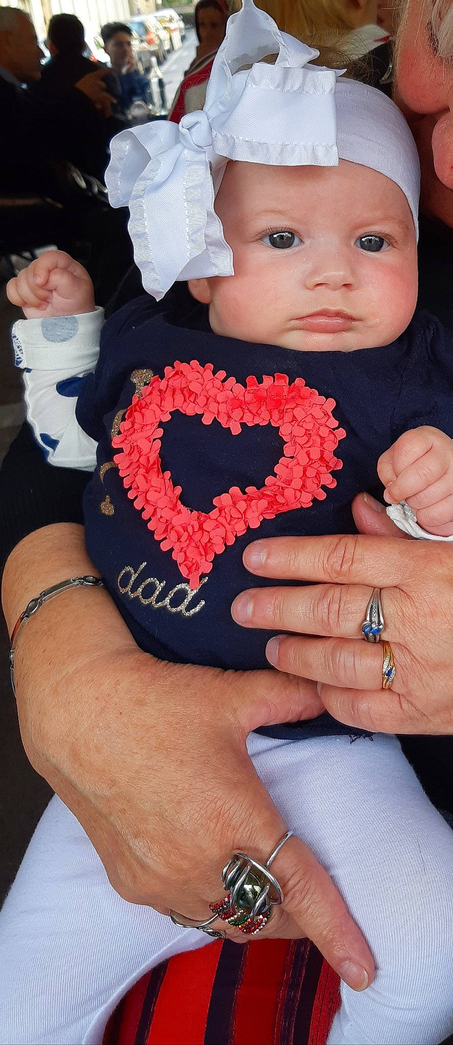 Alice a rejoint le concours — aidez-le/la à gagner de superbes lots ! child, finger, hand, heart, nail, person, toddler