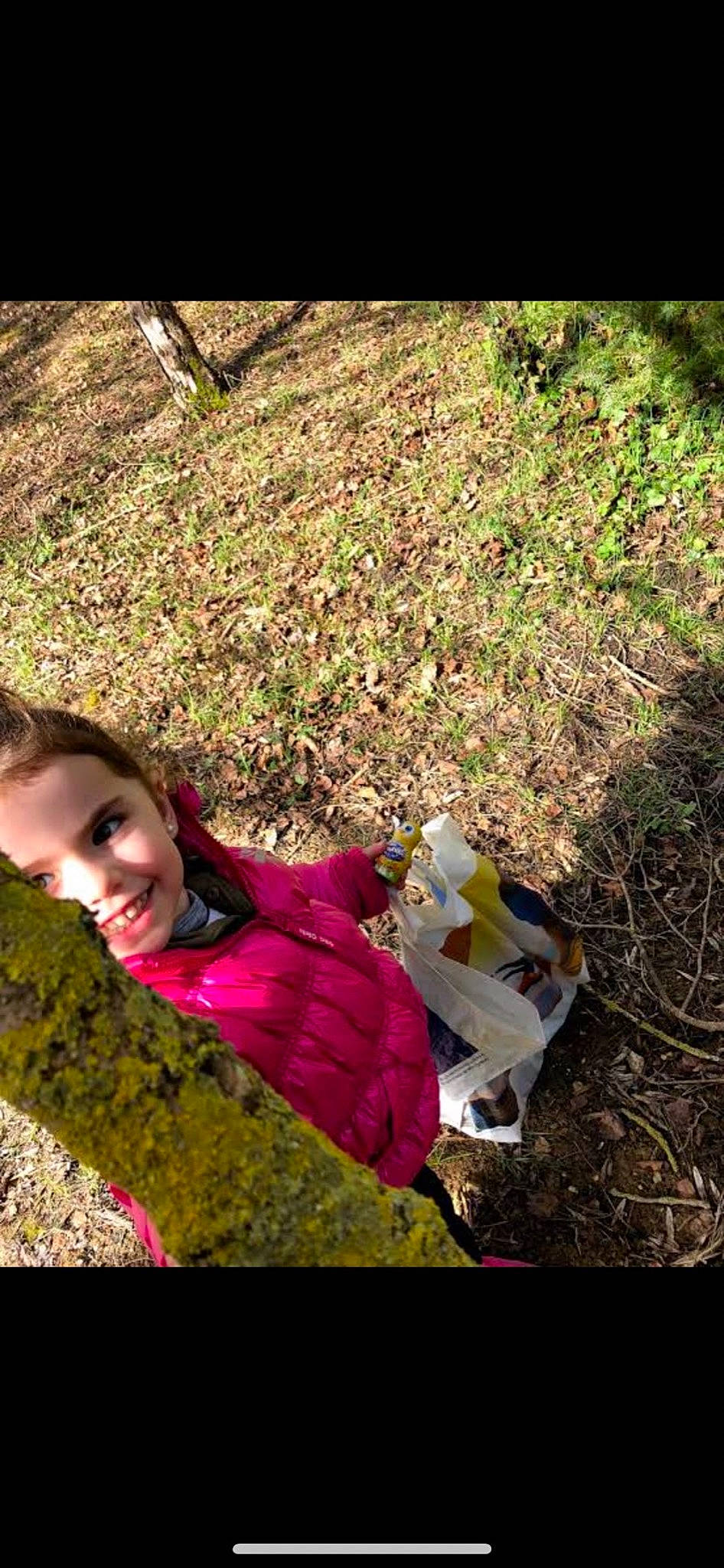 Tania a rejoint le concours — aidez-le/la à gagner de superbes lots ! adaptation, child, forest, fun, grass, happy, joy, landscape, leaf, leisure, magenta, natural_landscape, pattern, people_in_nature, person, petal, plant, recreation, sitting, smile