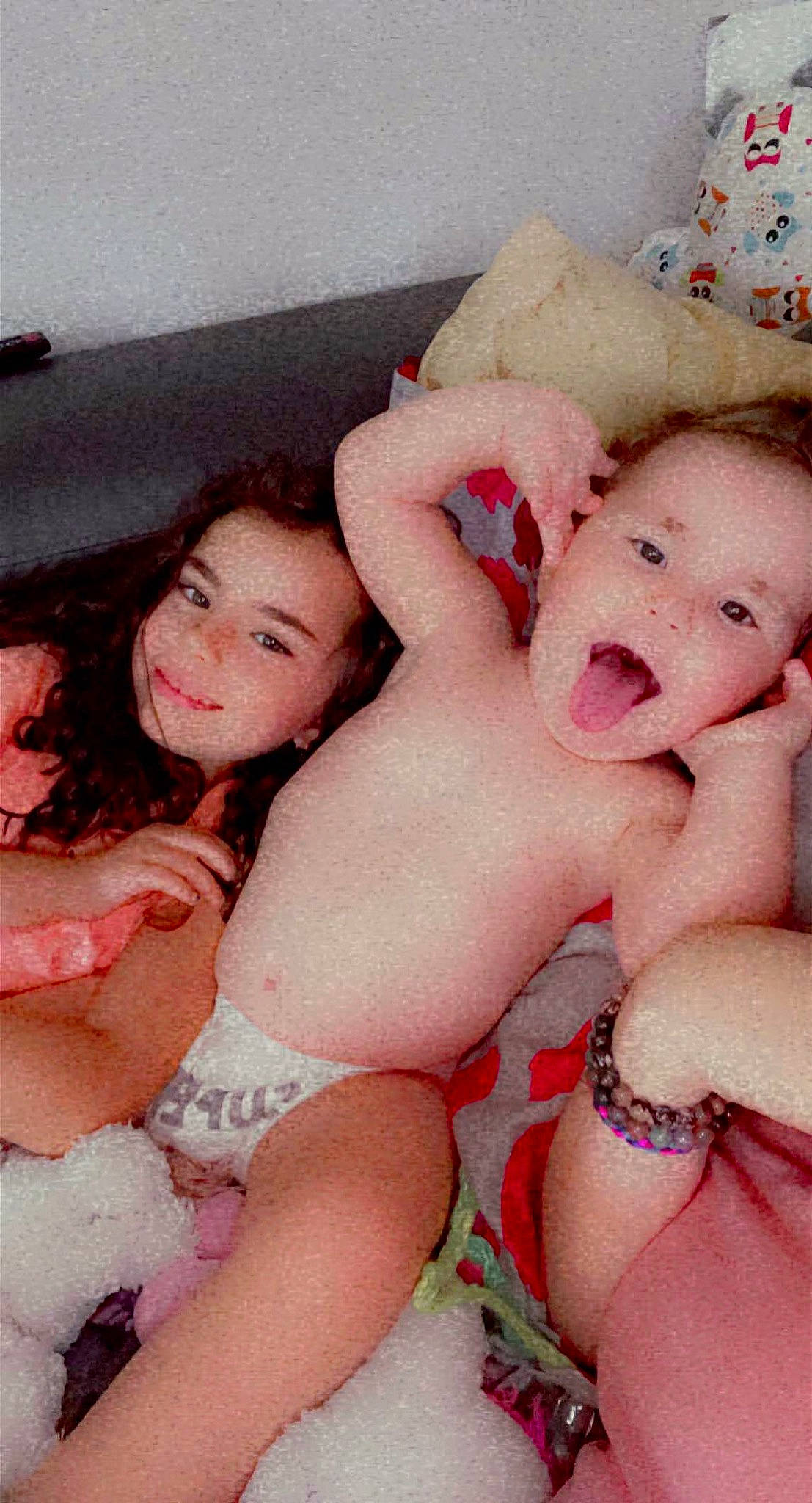 Eleyna a rejoint le concours — aidez-le/la à gagner de superbes lots ! cheek, comfort, eye, face, facial_expression, finger, hand, happy, head, human_body, joy, leg, mammal, mouth, muscle, organ, person, pink, skin, stomach