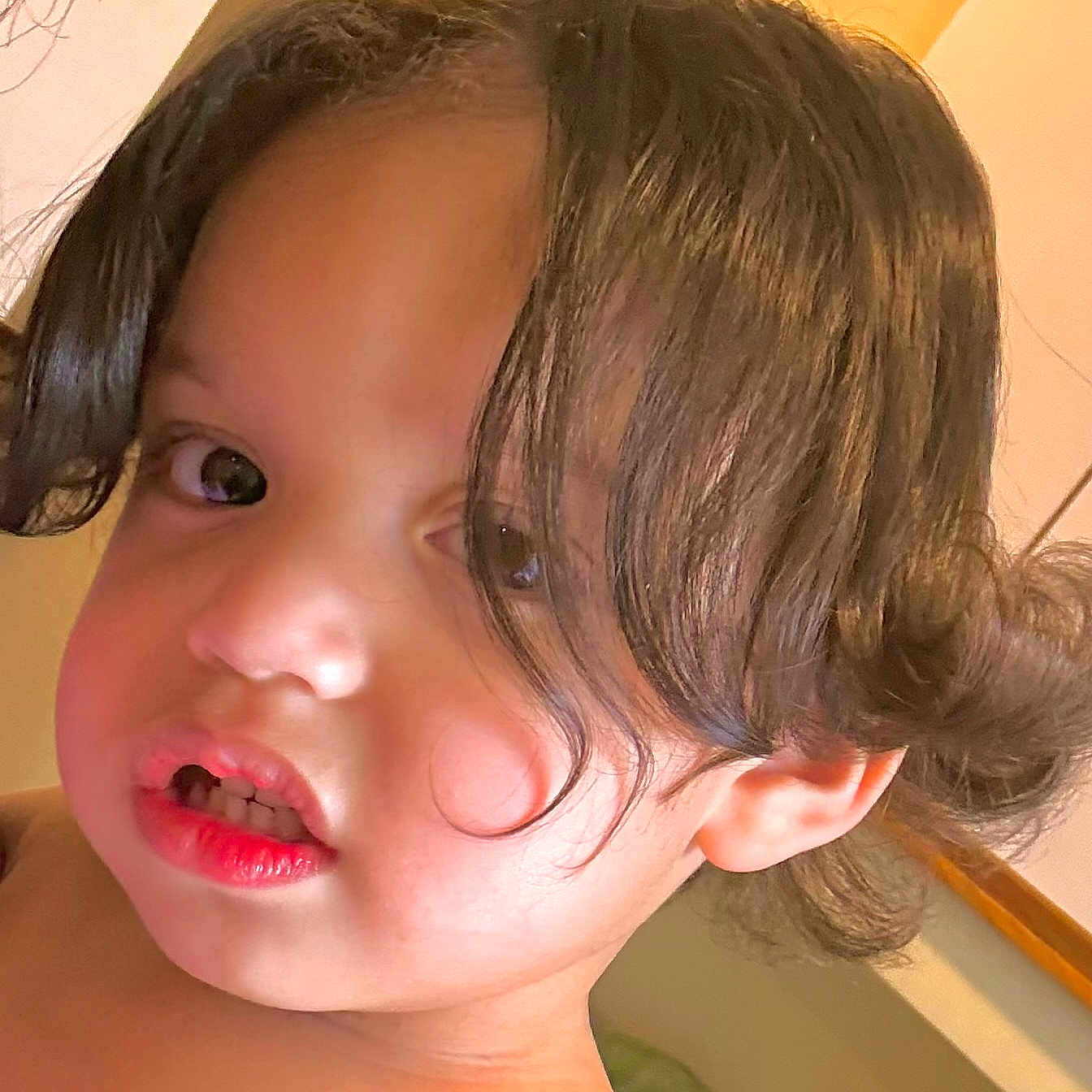 Steliem is registered to the contest to win money with this photo: child, face, portrait, indoor, hair, skin, expression, curious, closeup, young_child, person, head, cheeks, mouth, eyes, lighting, blurred_background, hair_strands, indoors, warm_light