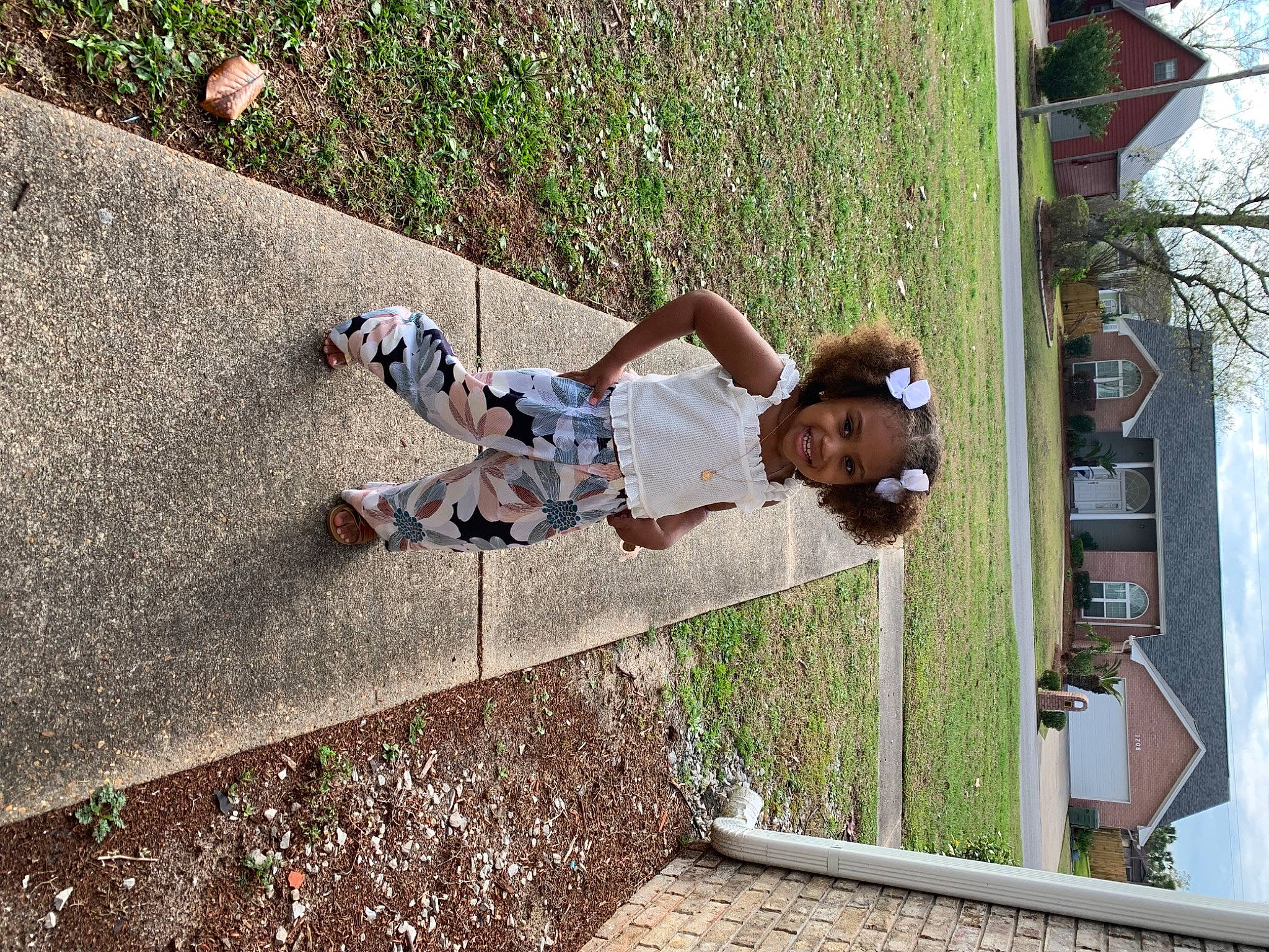 Amaya is registered to the contest to win money with this photo: asphalt, child, city, concrete, fun, grass, human_leg, joy, leisure, people_in_nature, person, plant, recreation, shadow, sidewalk, sky, thigh, toddler, tree, vacation