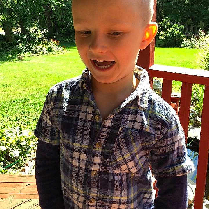 Jayden is registered to the contest to win money with this photo:
