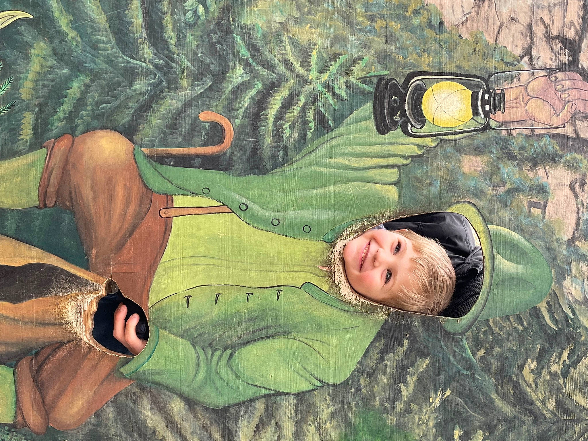 Angélino participe au concours pour gagner de l'argent avec cette photo : art, drawing, fun, grass, grassland, green, happy, illustration, joy, landscape, leisure, organism, paint, painting, pattern, people_in_nature, person, tints_and_shades, tree, visual_arts