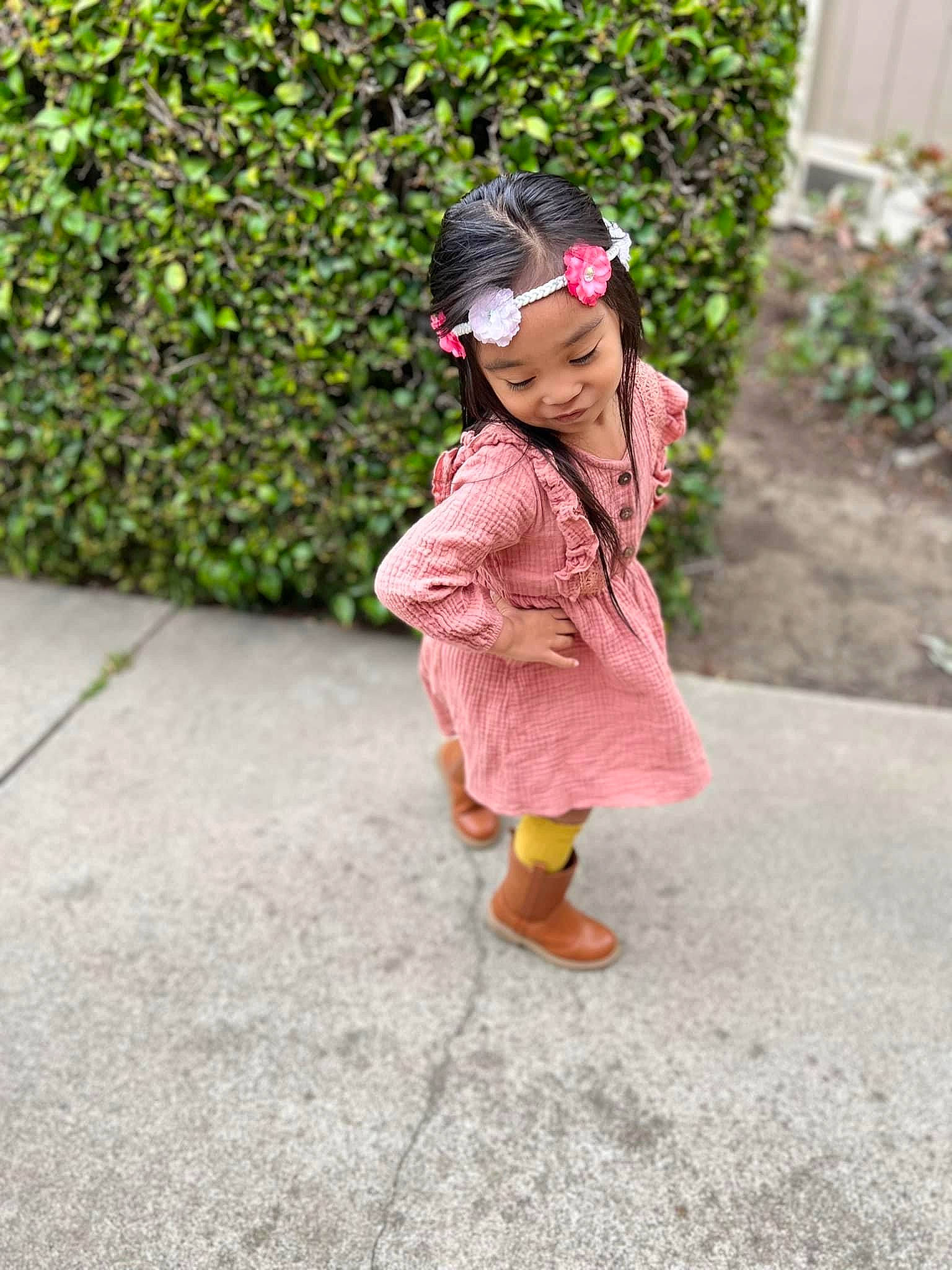 Athena is registered to the contest to win money with this photo: asphalt, cap, child, eye, face, grass, happy, hedge, leisure, magenta, pattern, people_in_nature, person, pink, plant, road, road_surface, sidewalk, sleeve, smile