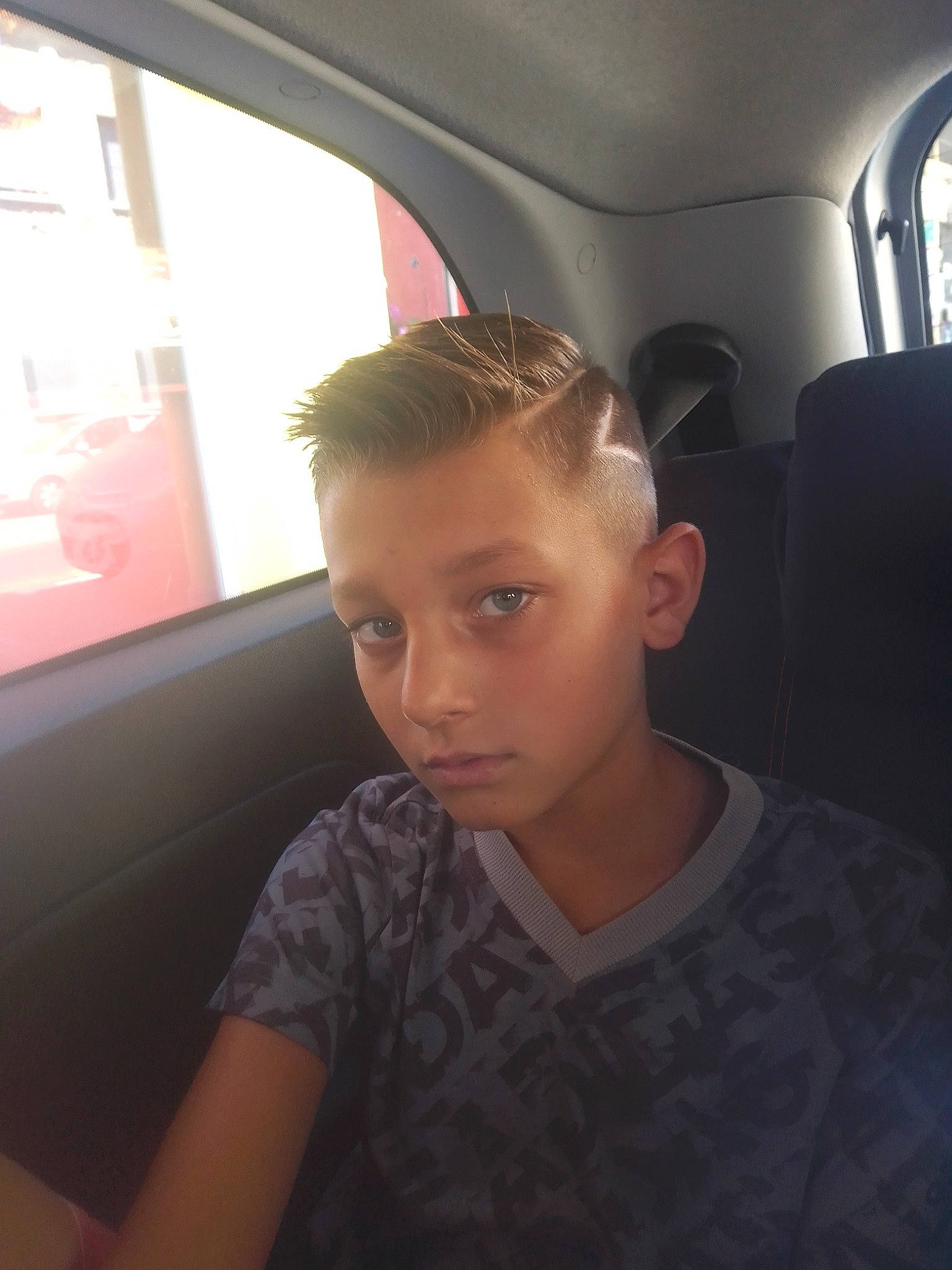 Seven participe au concours pour gagner de l'argent avec cette photo : black_hair, blond, buzz_cut, chin, cool, crew_cut, eyebrow, face, forehead, fun, hair, hairstyle, head, high_and_tight, jaw, long_hair, person, photography, selfie, vacation