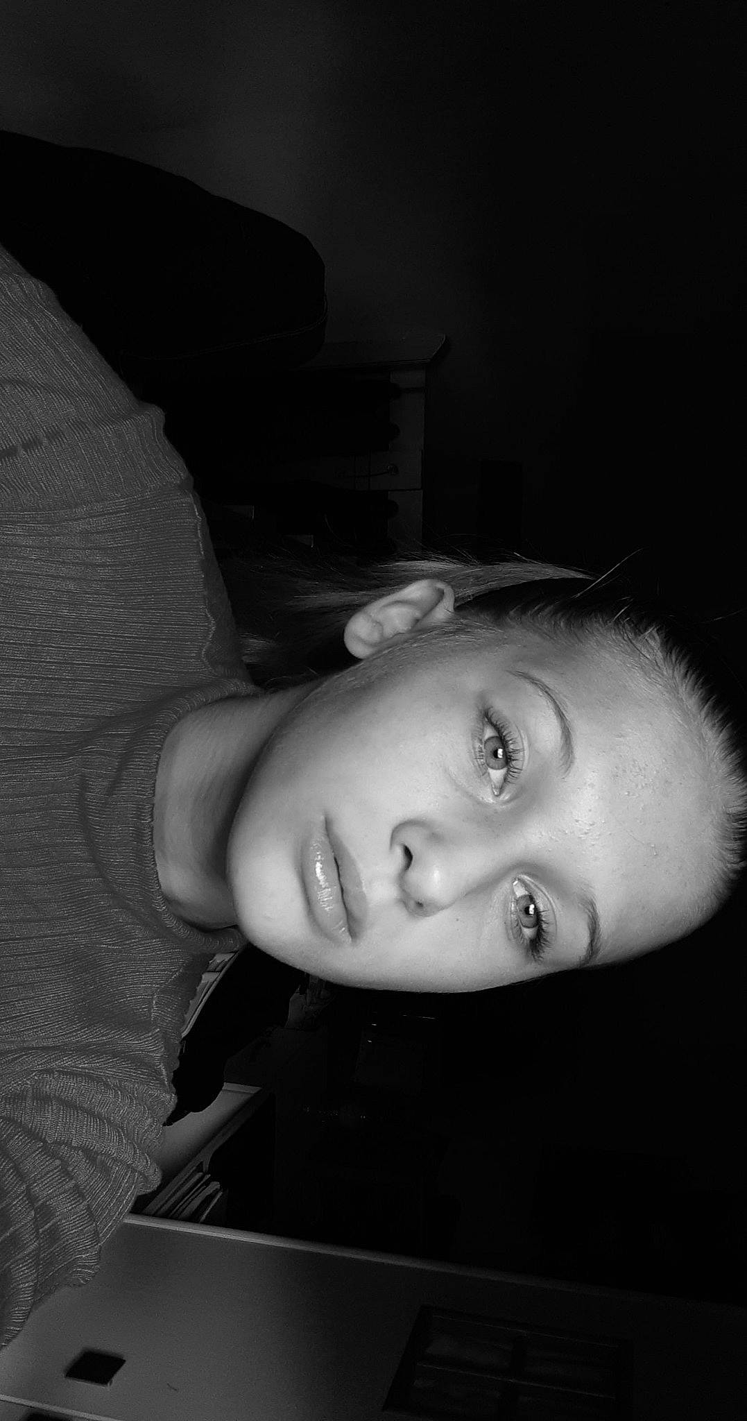 Jadeline participe au concours pour gagner de l'argent avec cette photo : beauty, black, black_and_white, eye, eyebrow, face, flash_photography, head, lip, monochrome, monochrome_photography, mouth, neck, nose, person, photography, portrait, portrait_photography, skin, smile