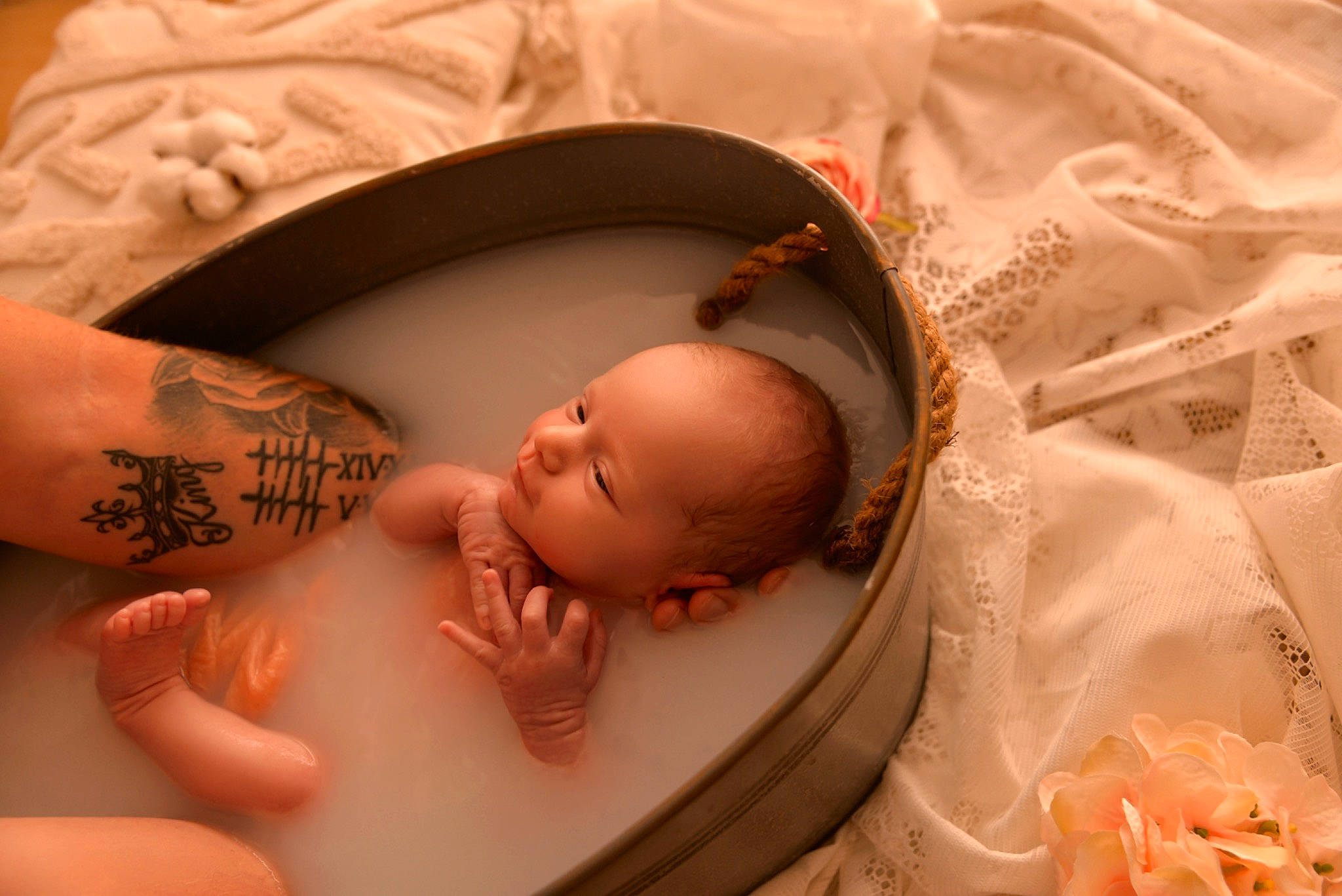 Myléna a rejoint le concours — aidez-le/la à gagner de superbes lots ! abdomen, baby, chest, child, comfort, elbow, eye, eyebrow, eyelash, head, human_body, human_leg, jewellery, mouth, nail, person, product, skin, stomach, toddler