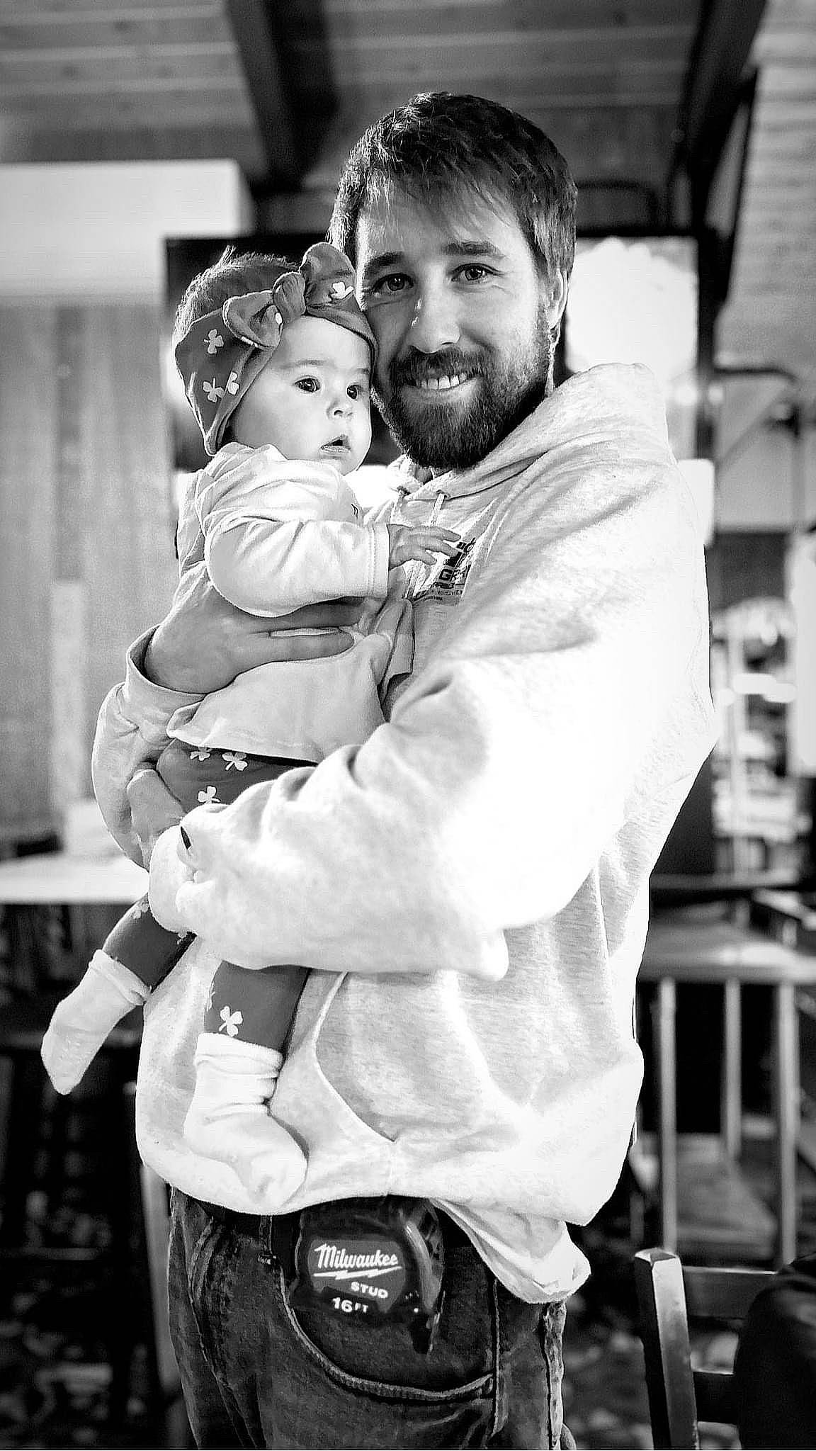 Zoë is registered to the contest to win money with this photo: baby, beard, black, black_and_white, child, facial_expression, flash_photography, fun, gesture, hairstyle, happy, joy, monochrome, monochrome_photography, person, photograph, smile, snapshot, standing, style