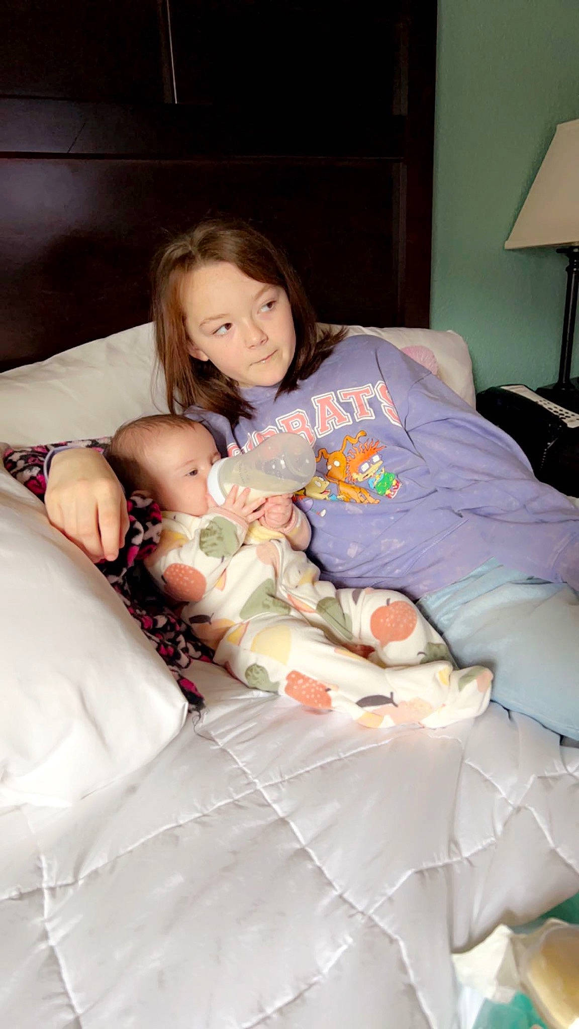 Zoë is registered to the contest to win money with this photo: abdomen, arm, baby, comfort, eye, face, finger, flash_photography, hair, head, human_body, human_leg, lamp, leg, linens, person, room, skin, textile, thigh