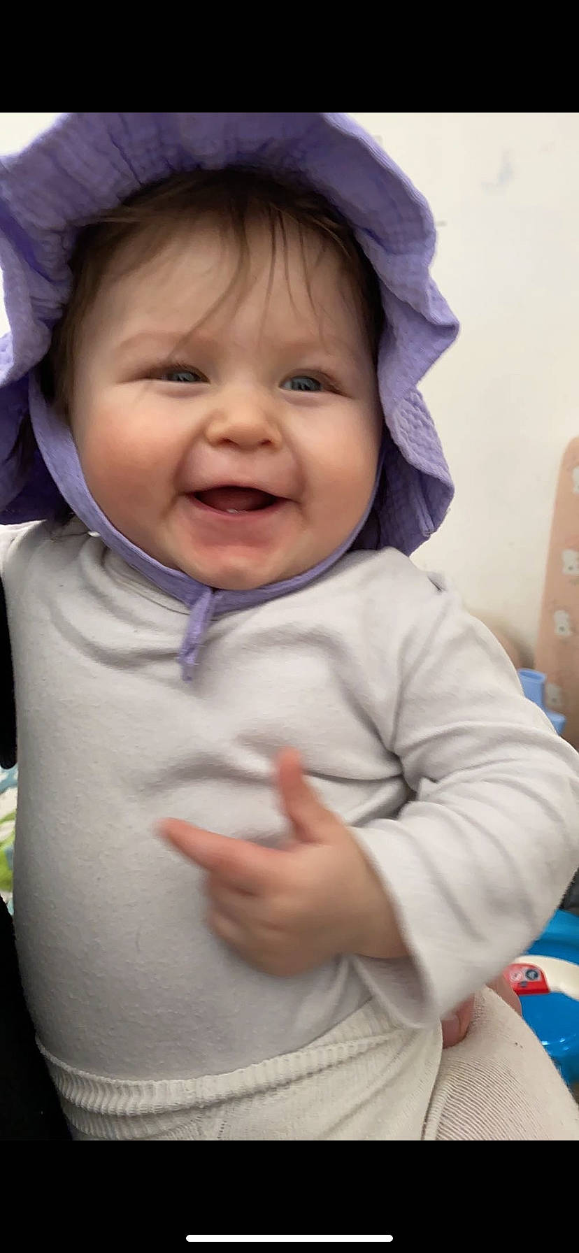 Jordane participe au concours pour gagner de l'argent avec cette photo : baby, baby_toddler_clothing, cheek, chin, eye, eyebrow, finger, gesture, happy, iris, joy, lip, mouth, nose, person, photograph, pink, purple, skin, sleeve