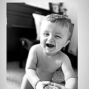 Noah a rejoint le concours — aidez-le/la à gagner de superbes lots ! baby, toddler, smiling, toy, phone, laughing, child, curious, indoors, black_and_white, portrait, happy, cute, hands, face, short_hair, playing, infant, expression, closeup