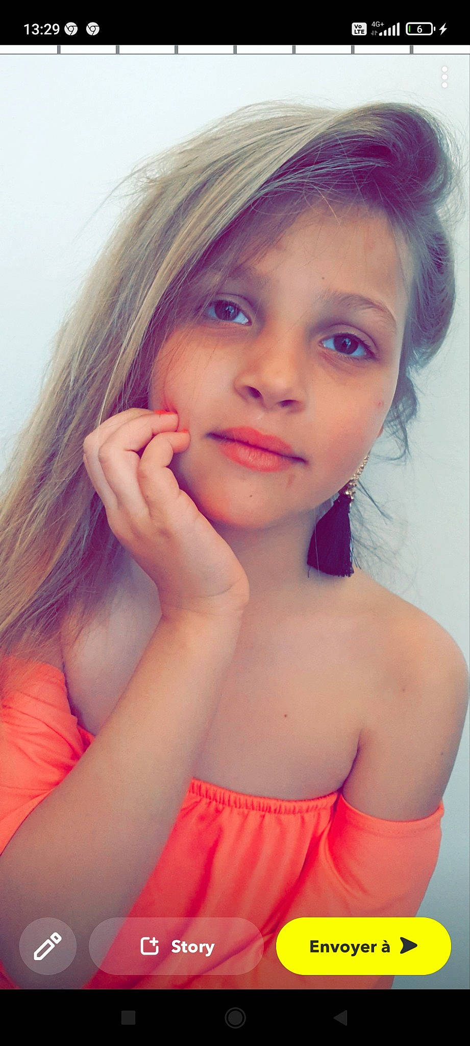 Chelby a rejoint le concours — aidez-le/la à gagner de superbes lots ! cheek, chin, ear, eye, eyebrow, eyelash, face, flash_photography, forehead, gesture, happy, jaw, lip, muscle, neck, nose, person, pink, shoulder, skin