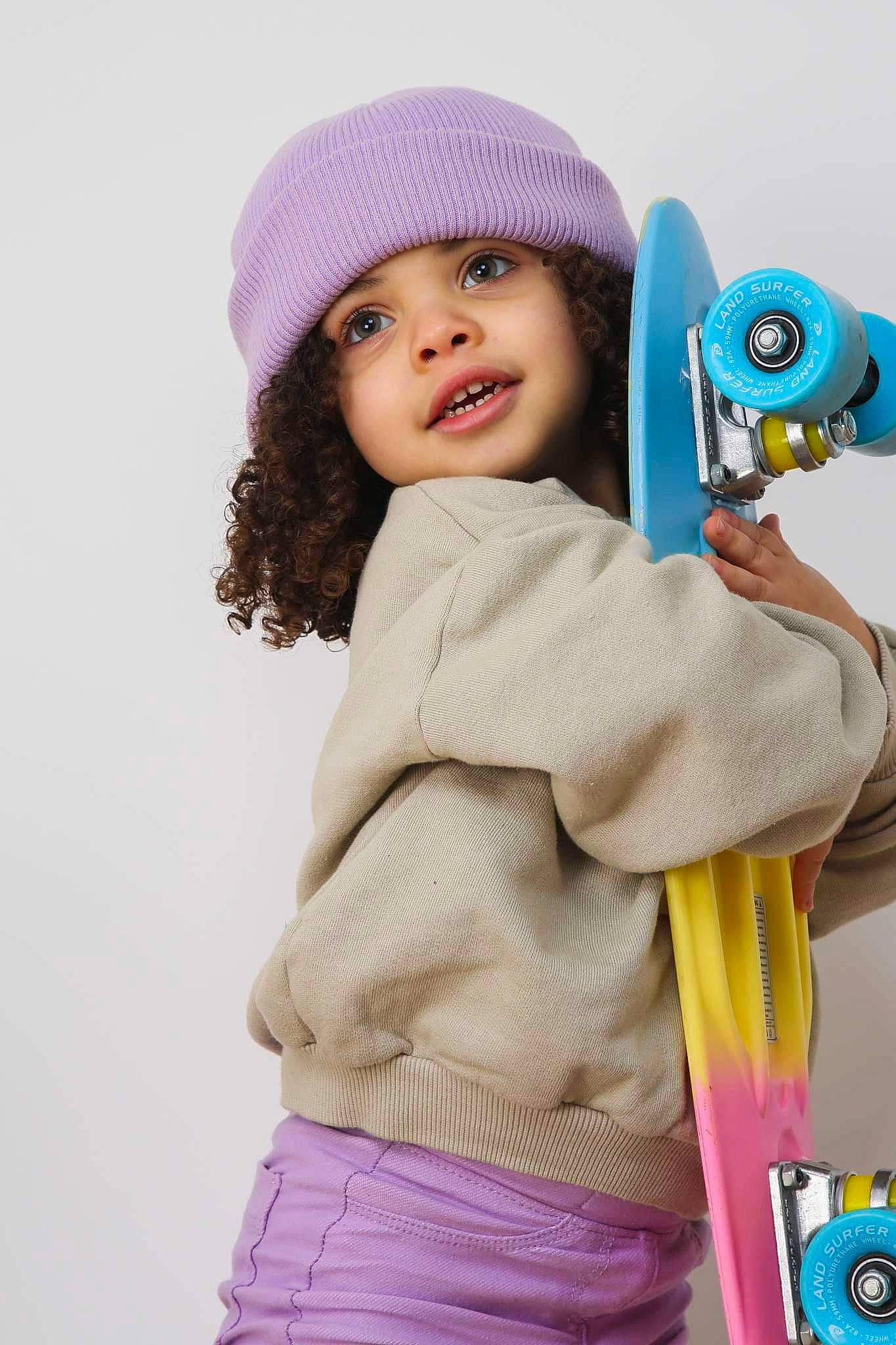 Inaya a rejoint le concours — aidez-le/la à gagner de superbes lots ! blue, cap, child, electric_blue, facial_expression, fashion_accessory, hairstyle, happy, headwear, knit_cap, magenta, person, pink, purple, sleeve, smile, stuffed_toy, textile, toddler, toy