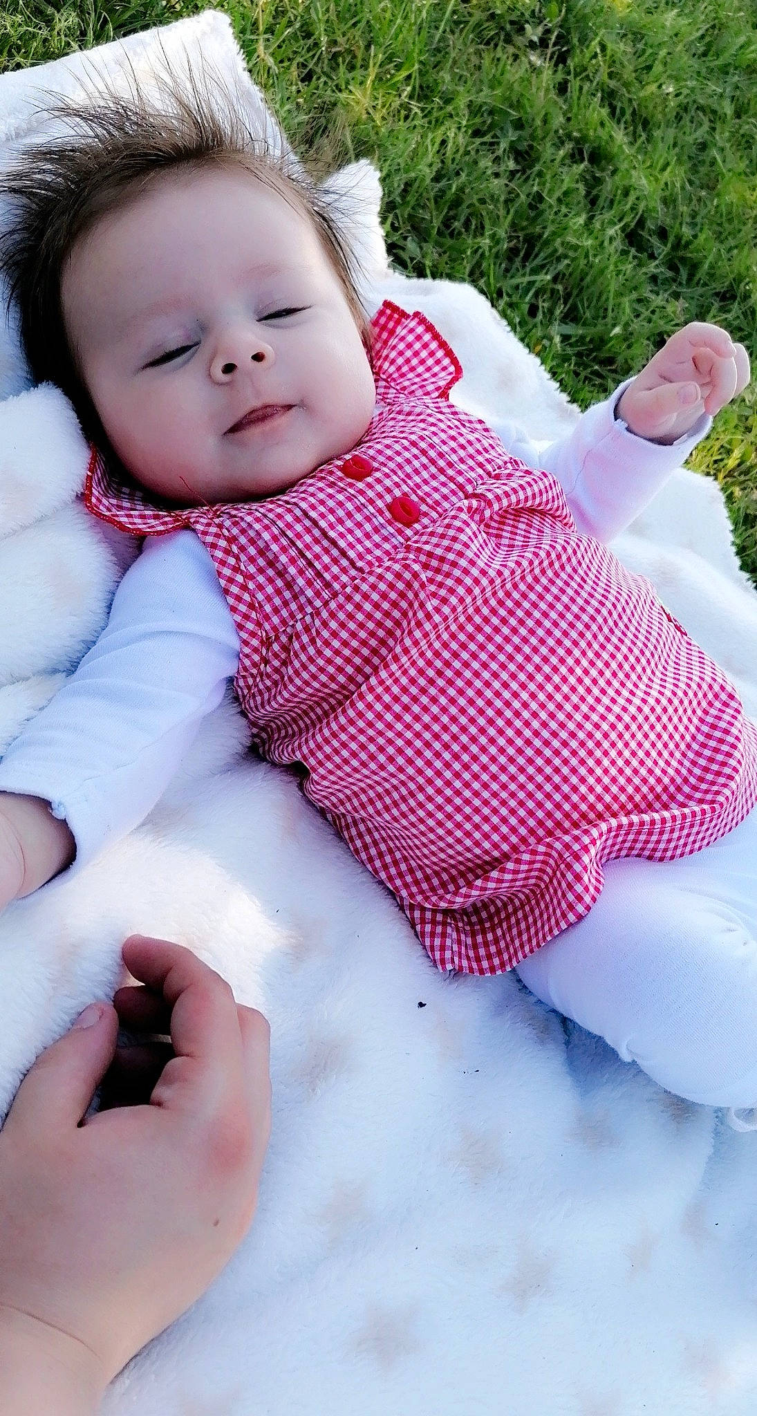 Lilou a rejoint le concours — aidez-le/la à gagner de superbes lots ! baby, baby_toddler_clothing, beauty, cheek, child, eye, face, fur, grass, head, outerwear, person, photography, pink, plant, portrait_photography, skin, smile, toddler