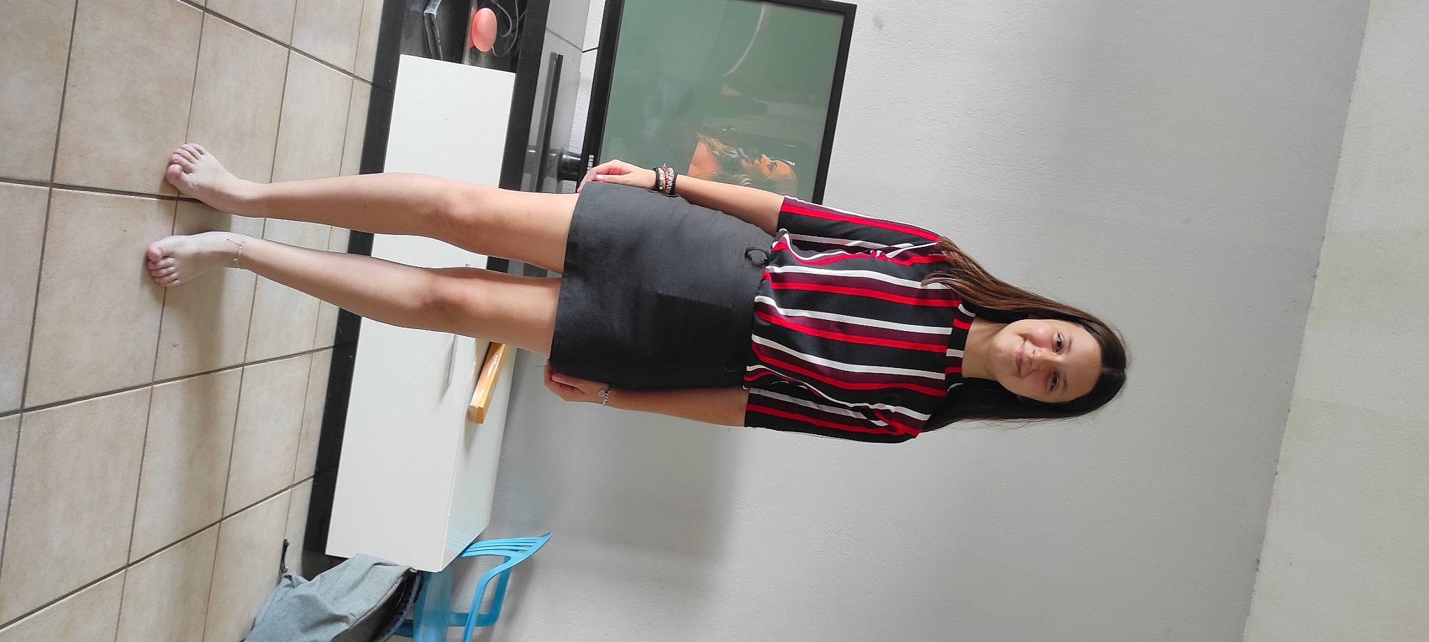 Maëlys a rejoint le concours — aidez-le/la à gagner de superbes lots ! arm, automotive_design, balance, calf, dress, elbow, foot, human_leg, joint, joy, knee, leg, person, sandal, shoe, shoulder, sleeve, sportswear, thigh, waist