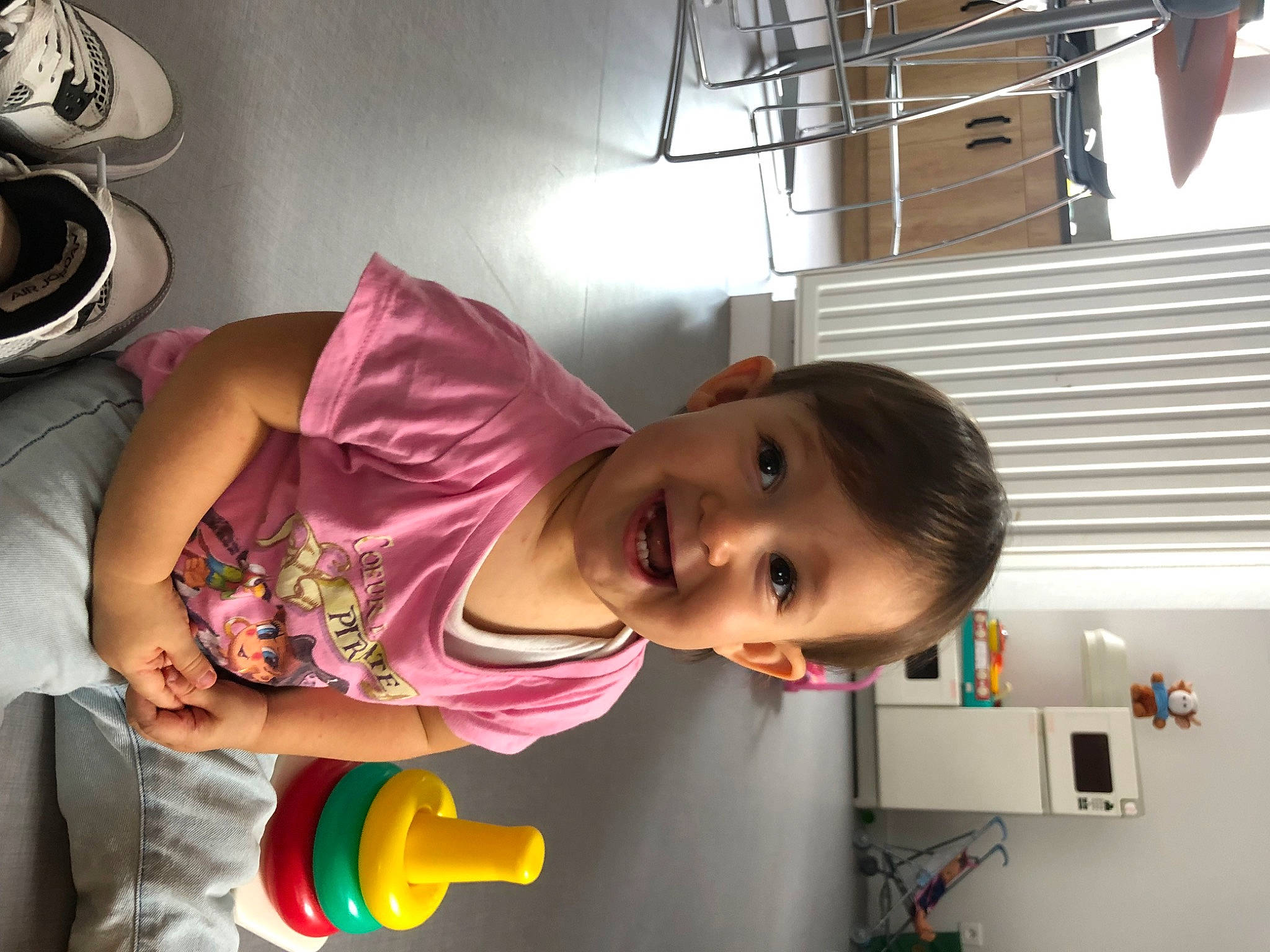 Catalyna a rejoint le concours — aidez-le/la à gagner de superbes lots ! arm, baby, child, elbow, flooring, fun, happy, house, joy, magenta, person, photography, play, room, smile, t_shirt, thigh, toddler