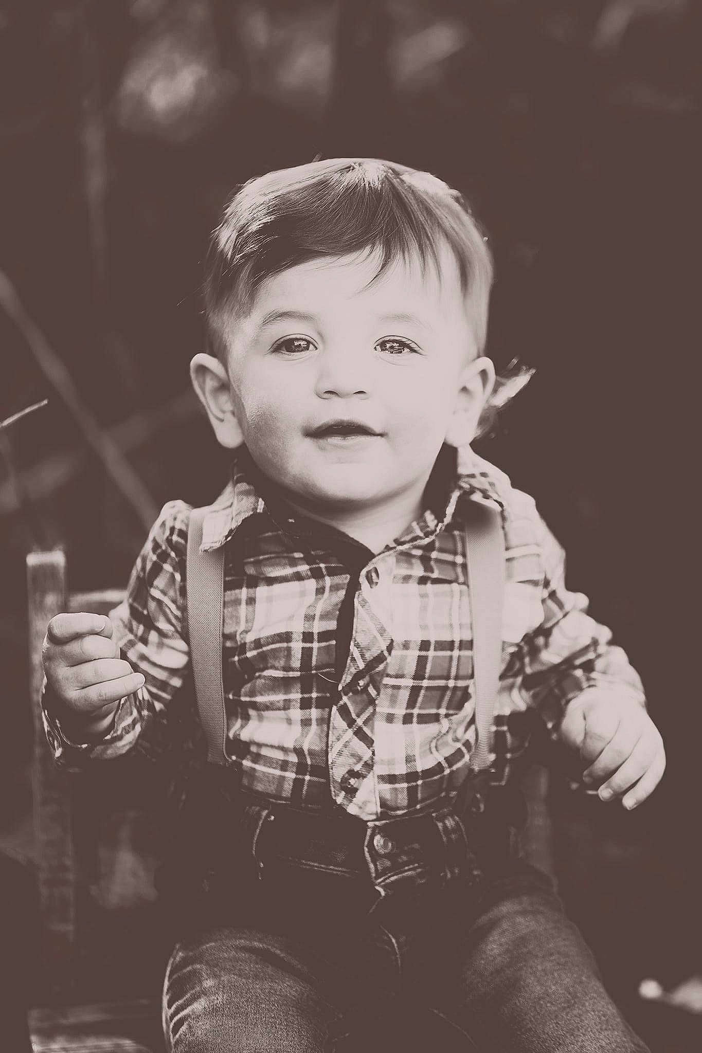 Junior is registered to the contest to win money with this photo: baby, baby_toddler_clothing, black_and_white, child, chin, cool, facial_expression, flash_photography, fun, grass, hand, happy, iris, monochrome_photography, person, plaid, skin, sleeve, style, tartan