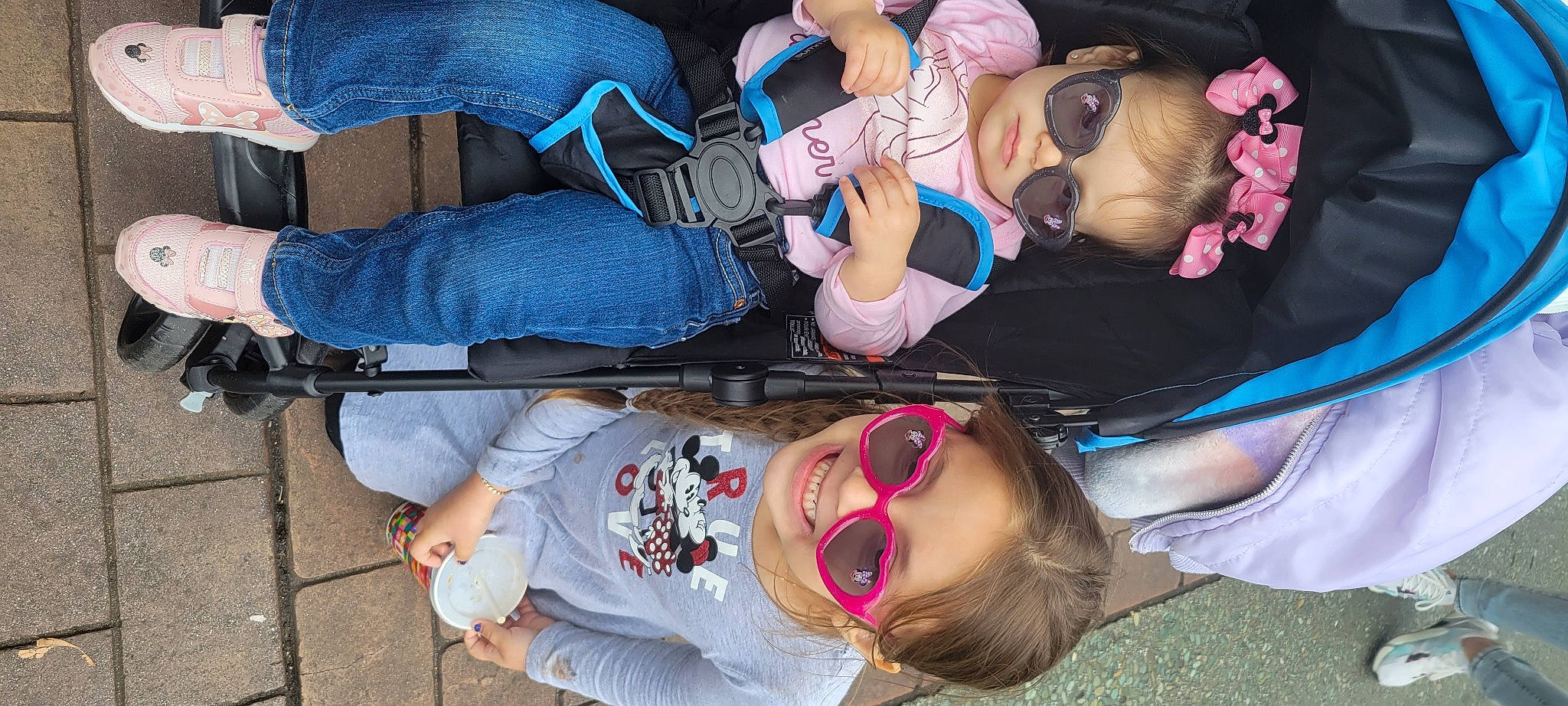 Izabella is registered to the contest to win money with this photo: arm, clothing, cool, eyewear, finger, gesture, goggles, hand, happy, hat, headgear, joint, joy, leisure, mouth, organ, person, photograph, smile, sunglasses