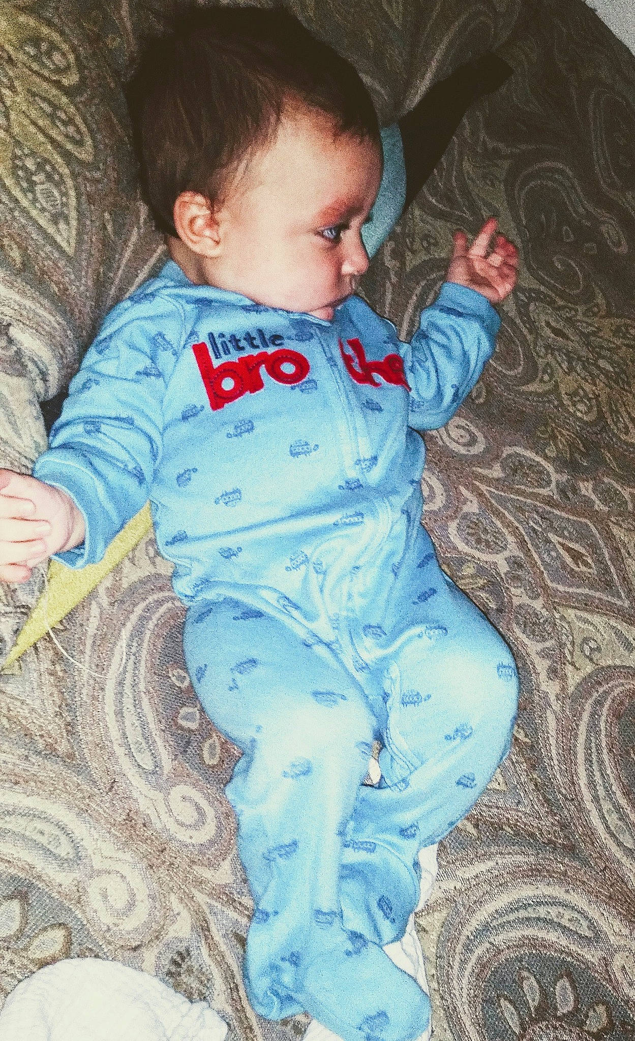 Mike is registered to the contest to win money with this photo: baby, baby_toddler_clothing, child, person, play, skin, sleeve, toddler