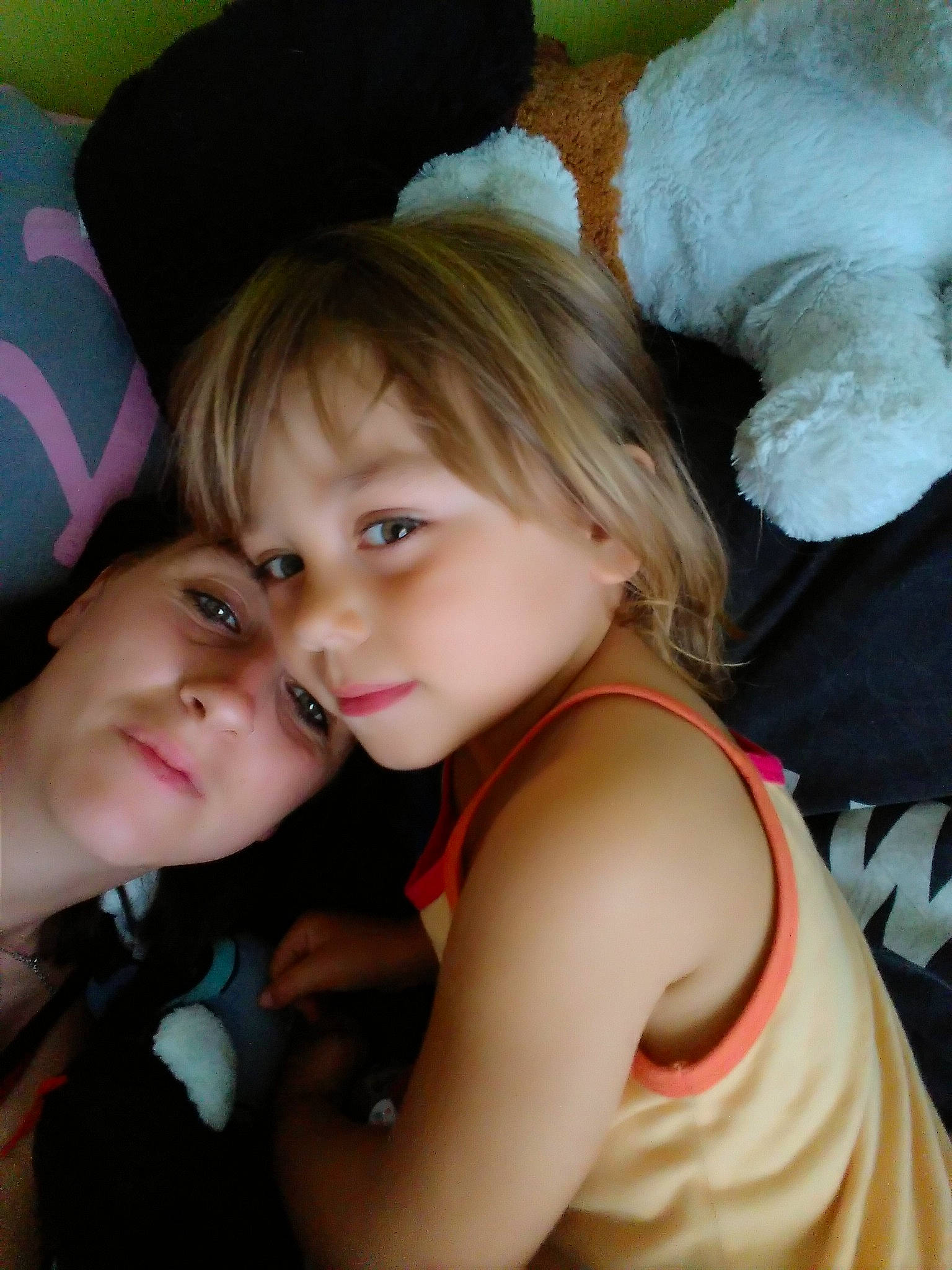 Natasha participe au concours pour gagner de l'argent avec cette photo : baby, beauty, blond, cheek, child, daughter, eye, face, fun, head, hug, interaction, lip, mother, nose, person, sibling, skin, smile, toddler