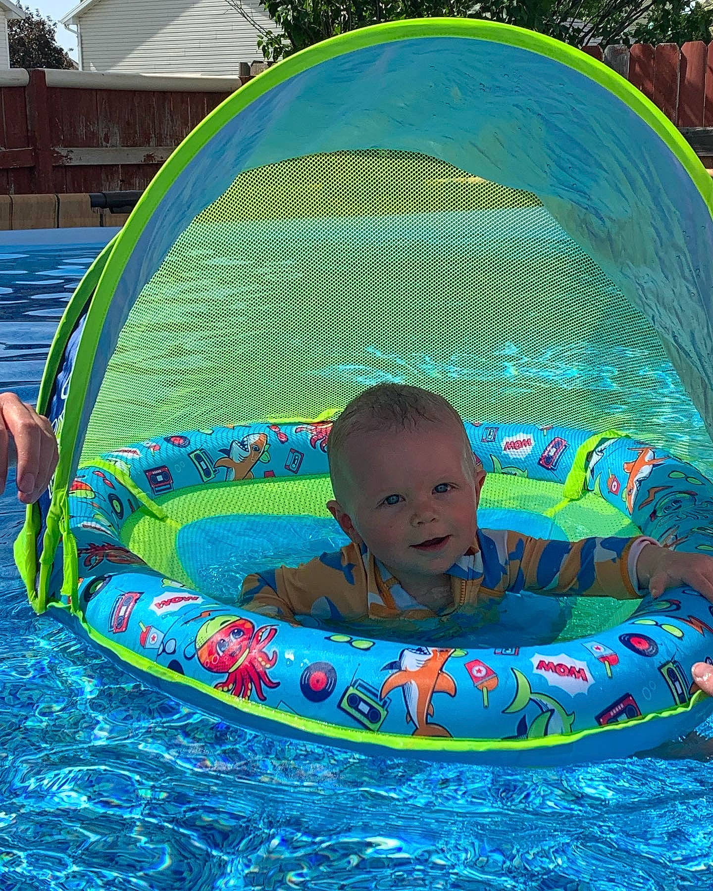 Kru is registered to the contest to win money with this photo: aqua, baby, baby_products, baby_toddler_clothing, bathing, child, chute, circle, fun, grass, green, inflatable, leisure, nonbuilding_structure, people_in_nature, person, play, recreation, toddler, tree