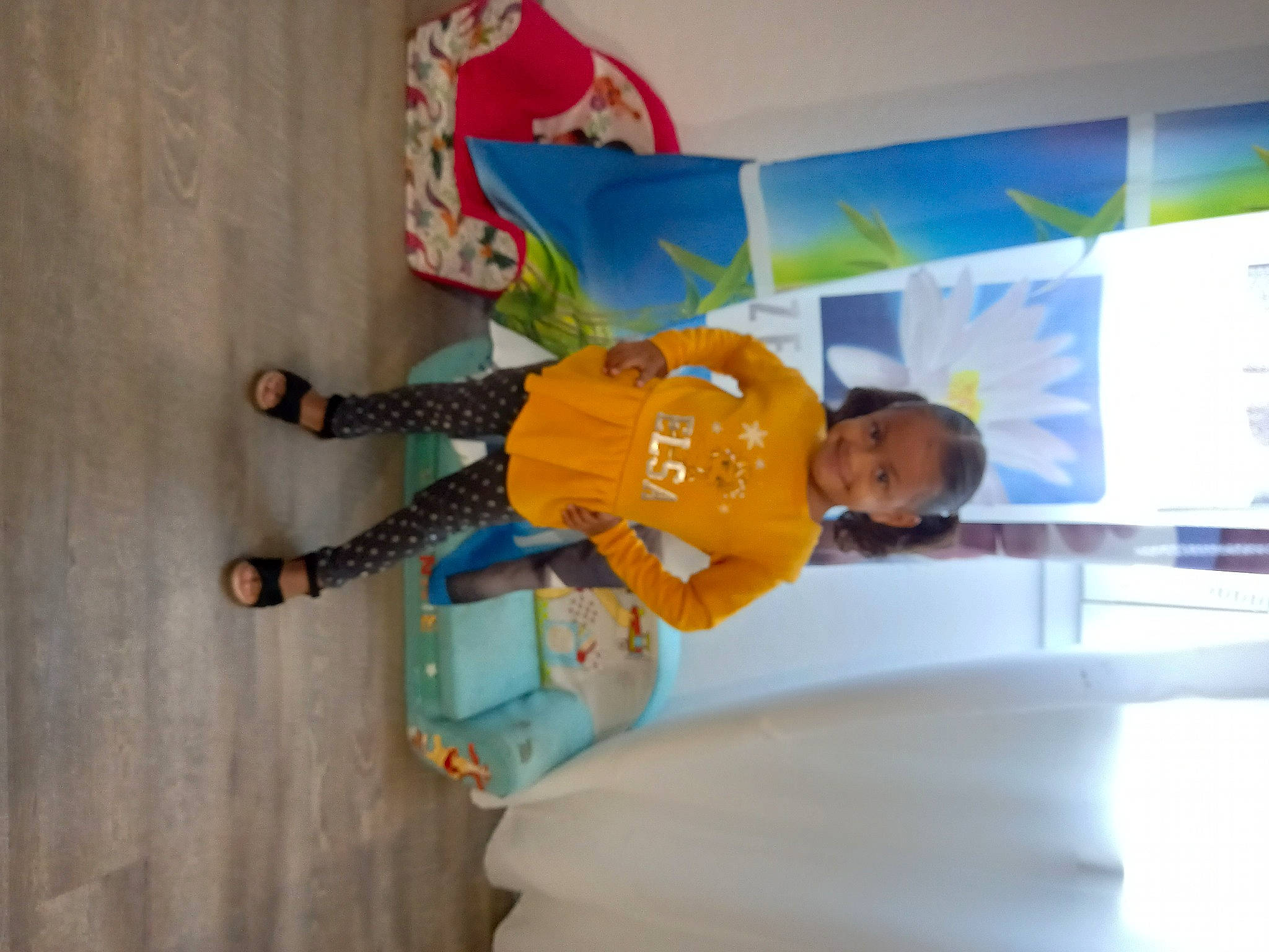 Mélya participe au concours pour gagner de l'argent avec cette photo : baby_toys, ceiling, child, fun, happy, joy, kindergarten, leisure, person, play, recreation, room, t_shirt, toddler, visual_arts, world