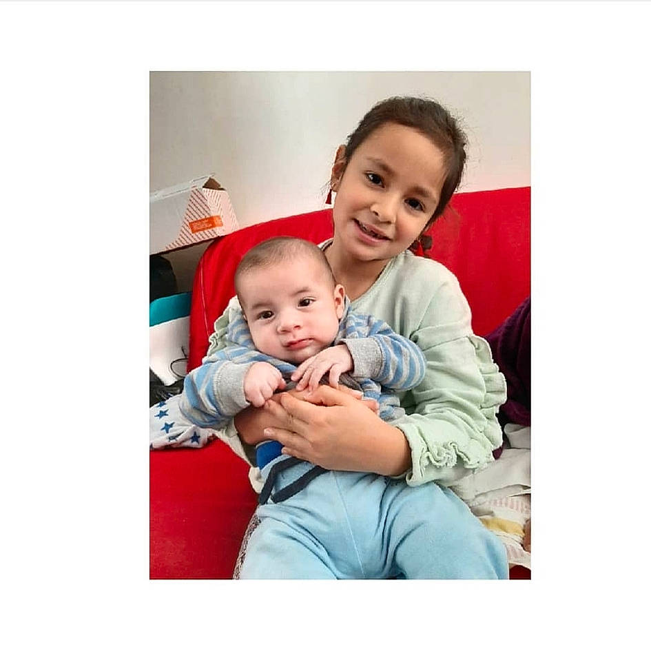 Brianna participe au concours pour gagner de l'argent avec cette photo : baby, cheek, child, ear, family, happy, joy, love, people, person, photography, play, sibling, sitting, smile, snapshot, toddler